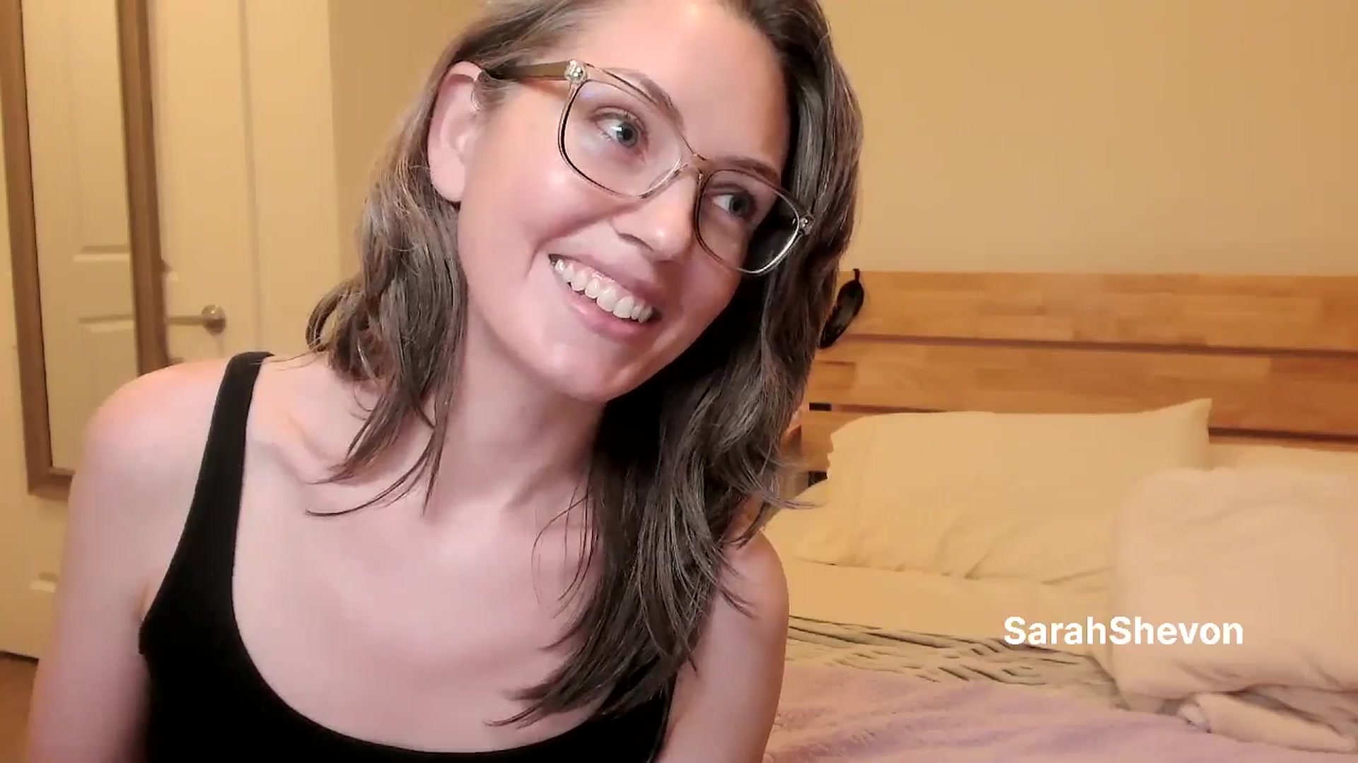 Gallery image thumbnail from SarahShevon's myfreecams stream on, 08/05/2024, 10:17 image 9 of 20