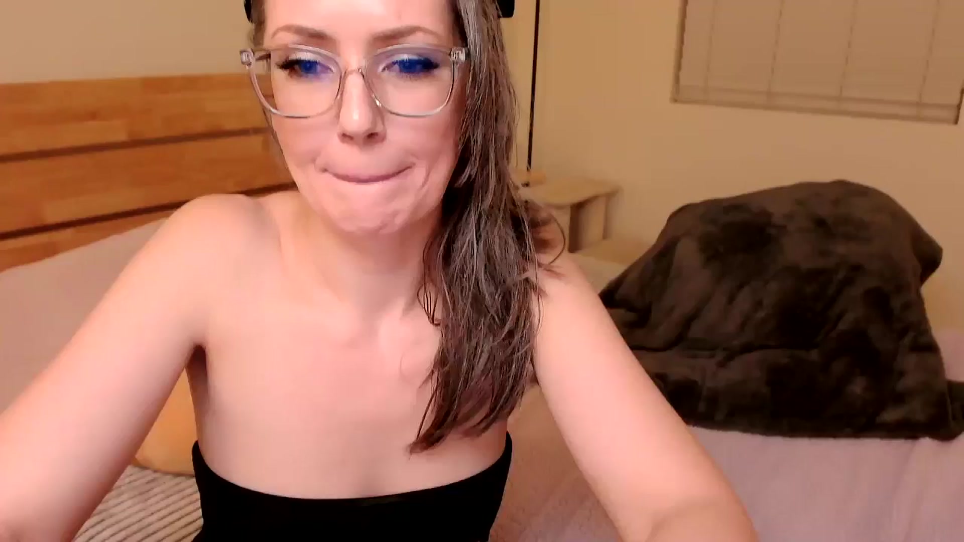 Gallery image thumbnail from SarahShevon's myfreecams stream on, 11/01/2024, 08:03 image 1 of 20