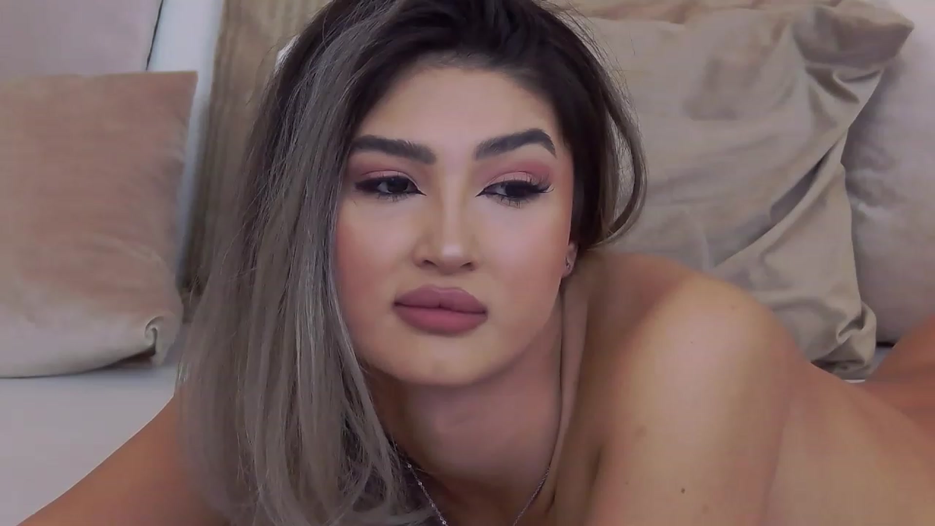 Gallery image thumbnail from Sarah_Lacroix's myfreecams stream on, 01/29/2023, 08:10 image 17 of 20