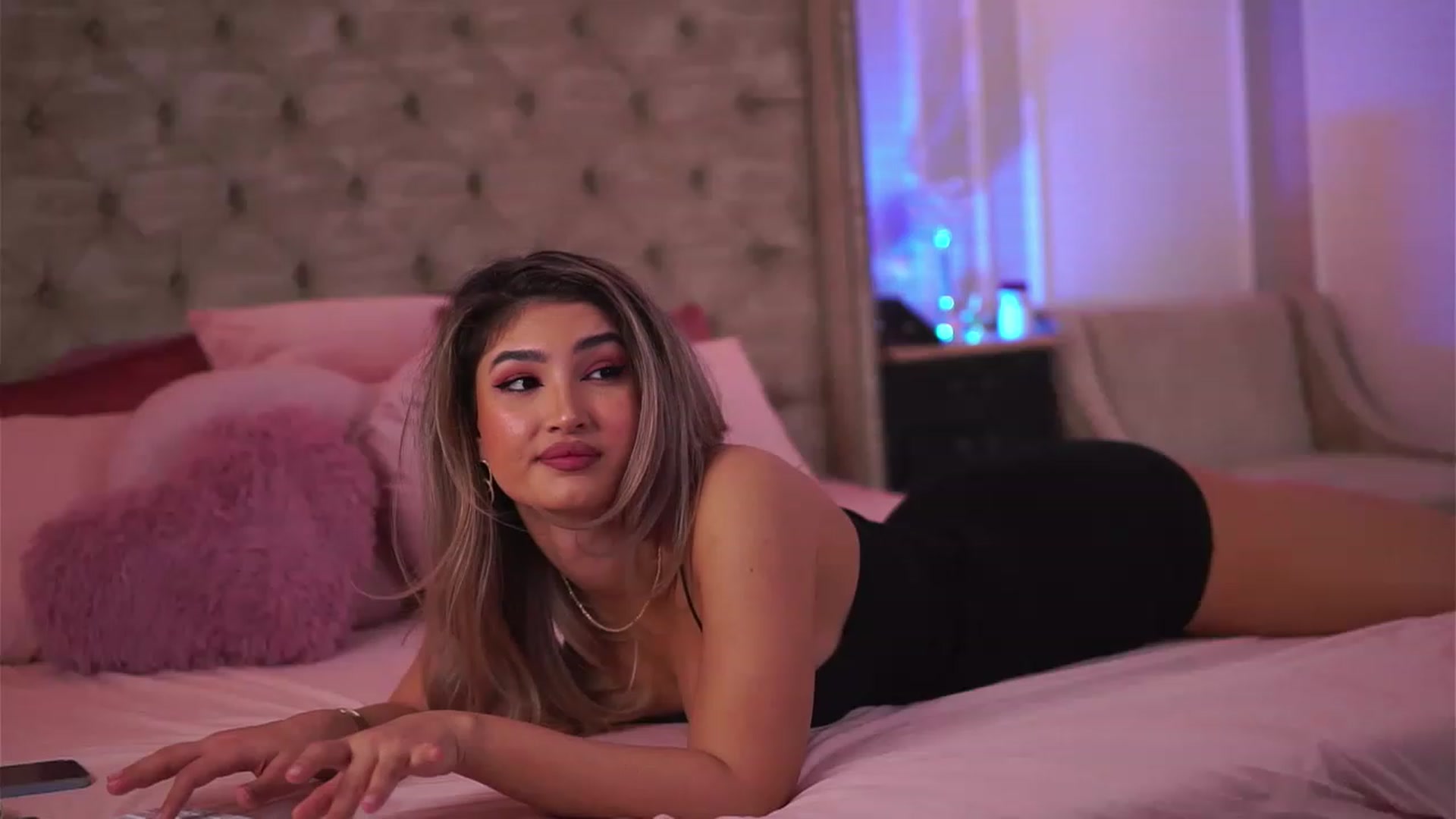 Gallery image thumbnail from Sarah_Lacroix's myfreecams stream on, 03/15/2023, 08:32 image 14 of 20