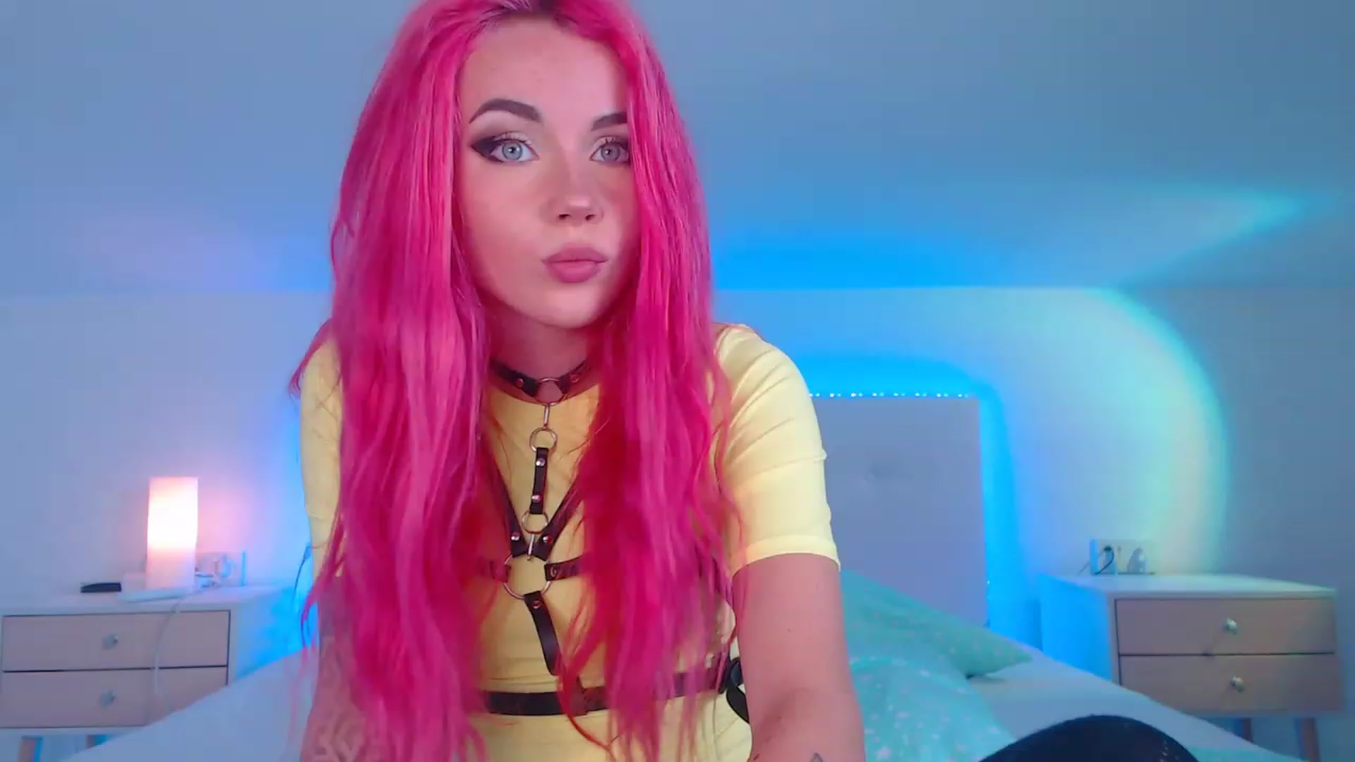 Gallery image thumbnail from Sarah_Pink's myfreecams stream on, 12/15/2022, 23:27 image 10 of 20