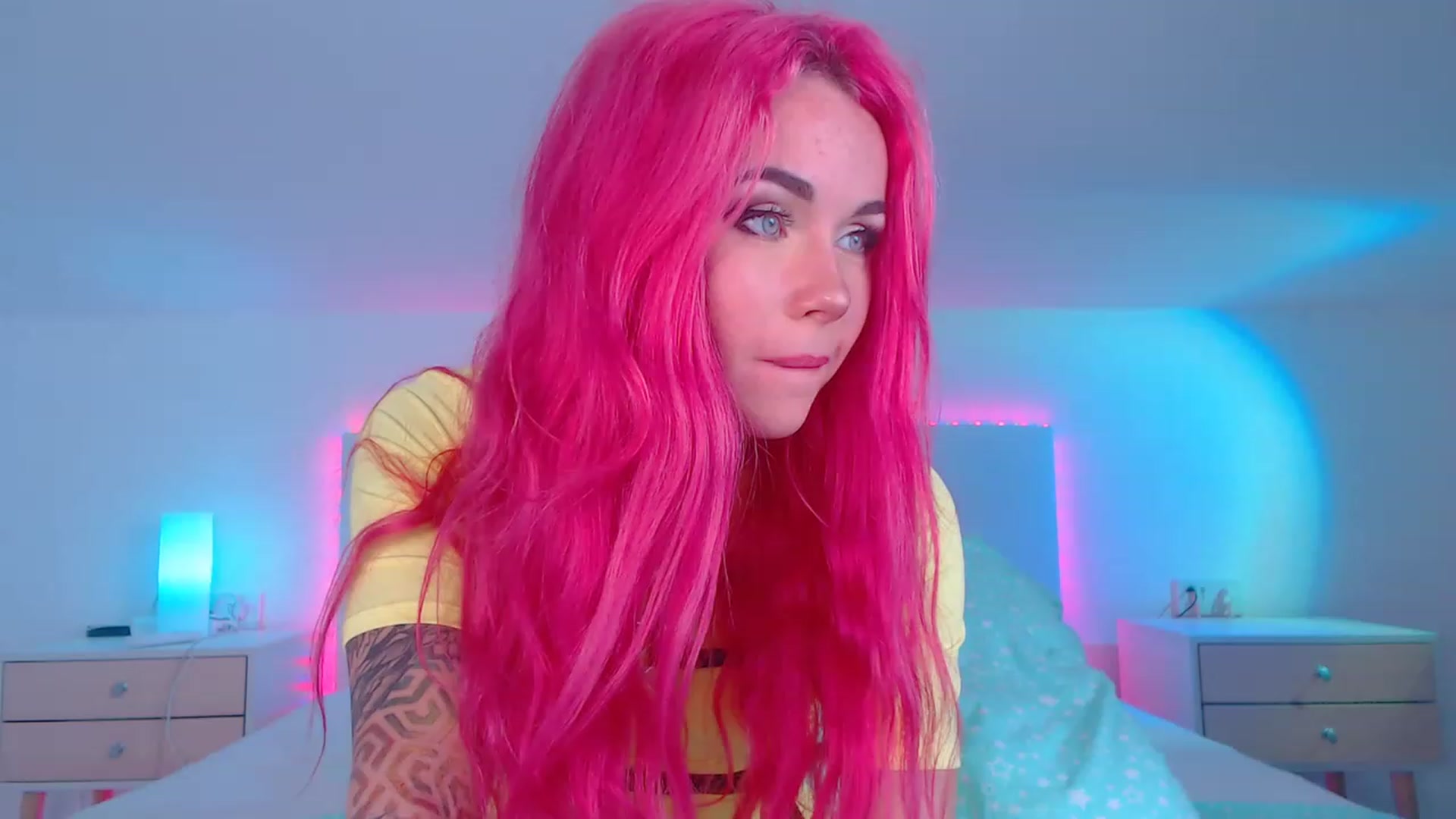 Gallery image thumbnail from Sarah_Pink's myfreecams stream on, 12/15/2022, 23:27 image 9 of 20