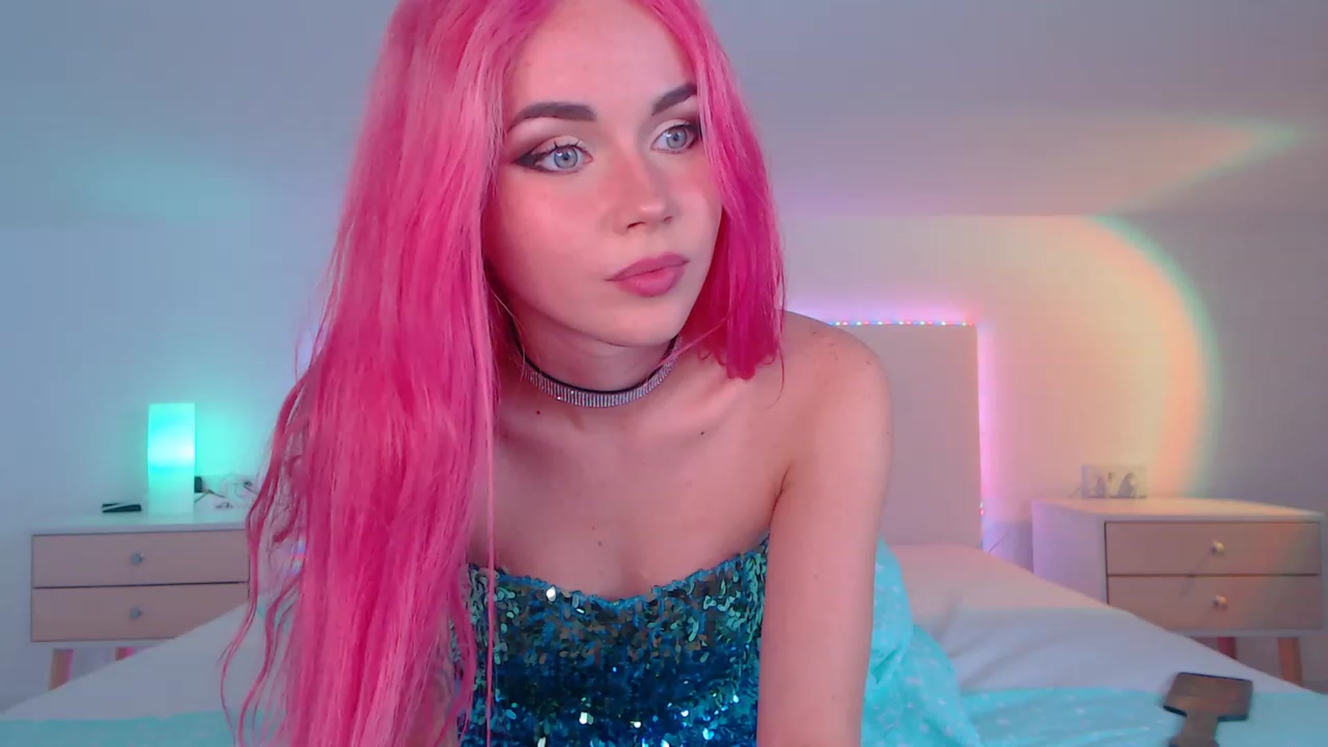 Gallery image thumbnail from Sarah_Pink's myfreecams stream on, 12/19/2022, 23:17 image 14 of 20
