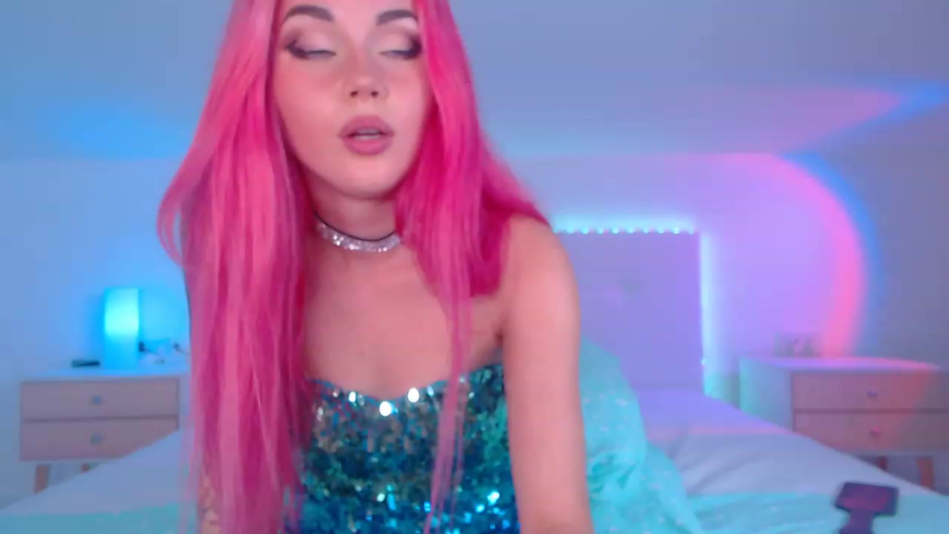 Gallery image thumbnail from Sarah_Pink's myfreecams stream on, 12/19/2022, 23:17 image 15 of 20