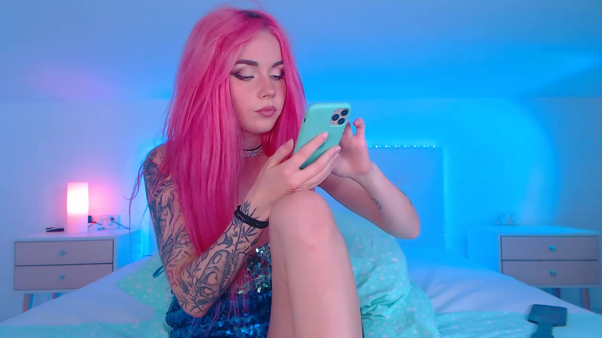 Gallery image thumbnail from Sarah_Pink's myfreecams stream on, 12/19/2022, 23:17 image 9 of 20