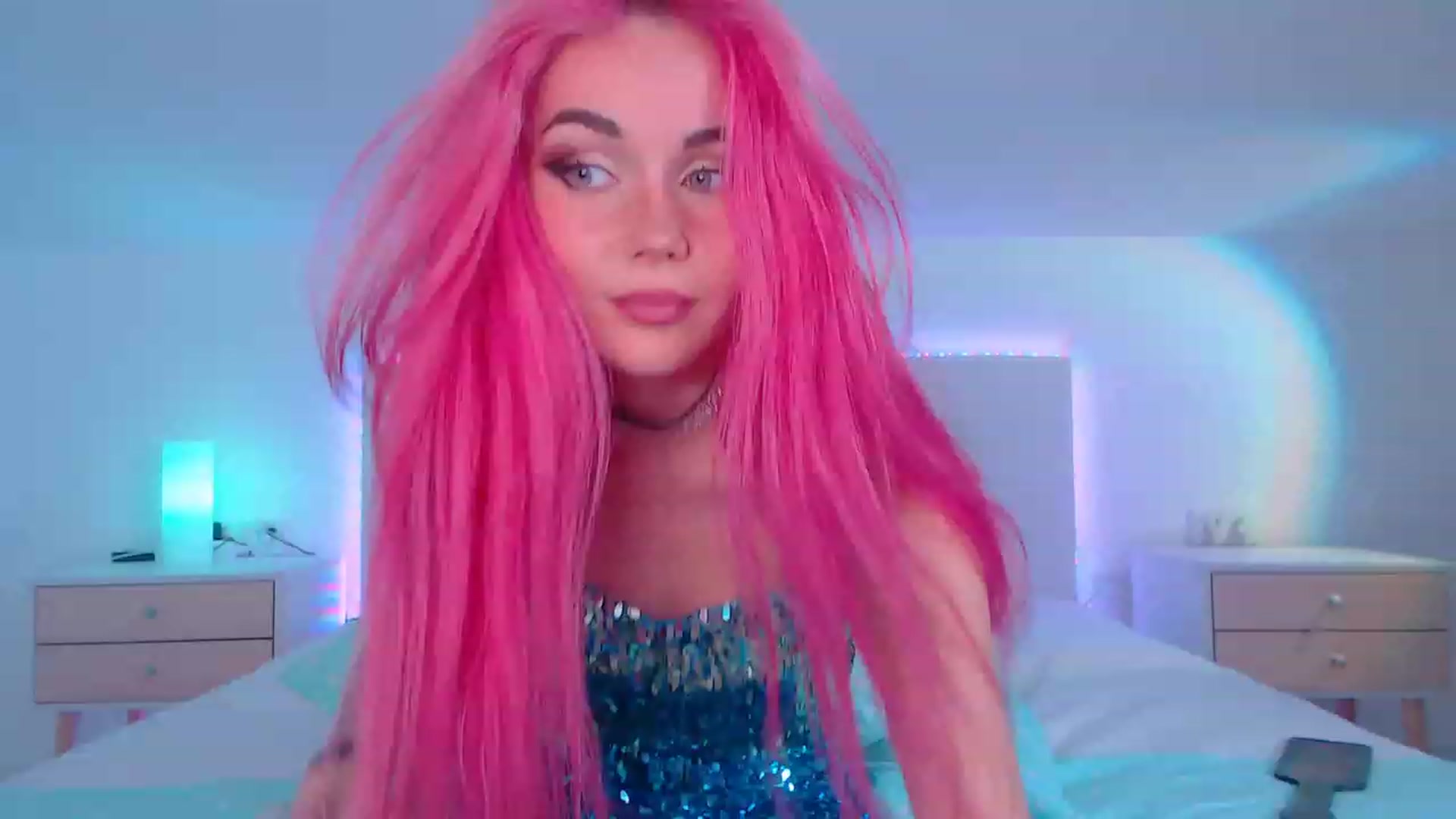 Gallery image thumbnail from Sarah_Pink's myfreecams stream on, 12/19/2022, 23:17 image 10 of 20