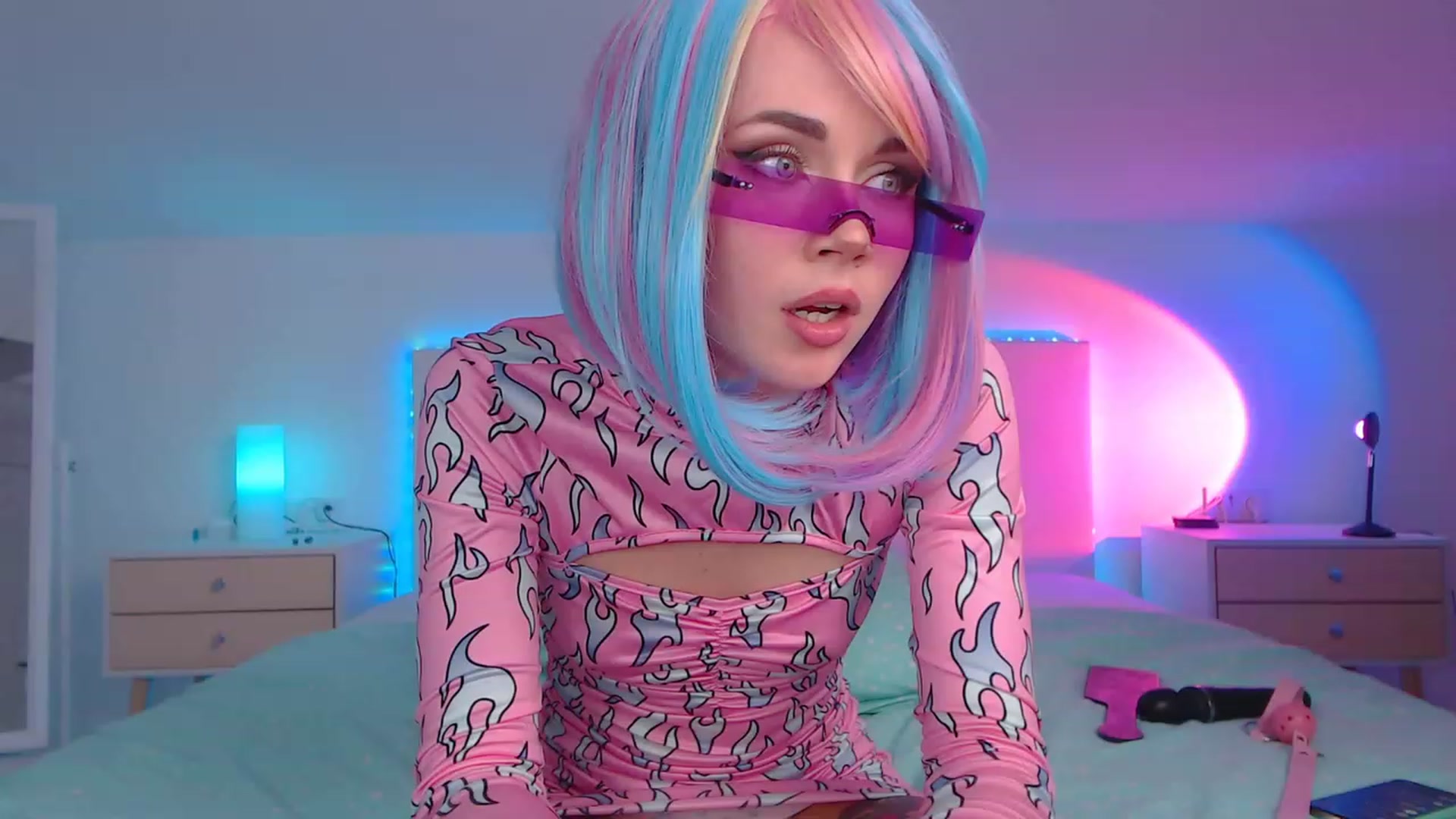 Gallery image thumbnail from Sarah_Pink's myfreecams stream on, 03/19/2023, 24:25 image 8 of 20