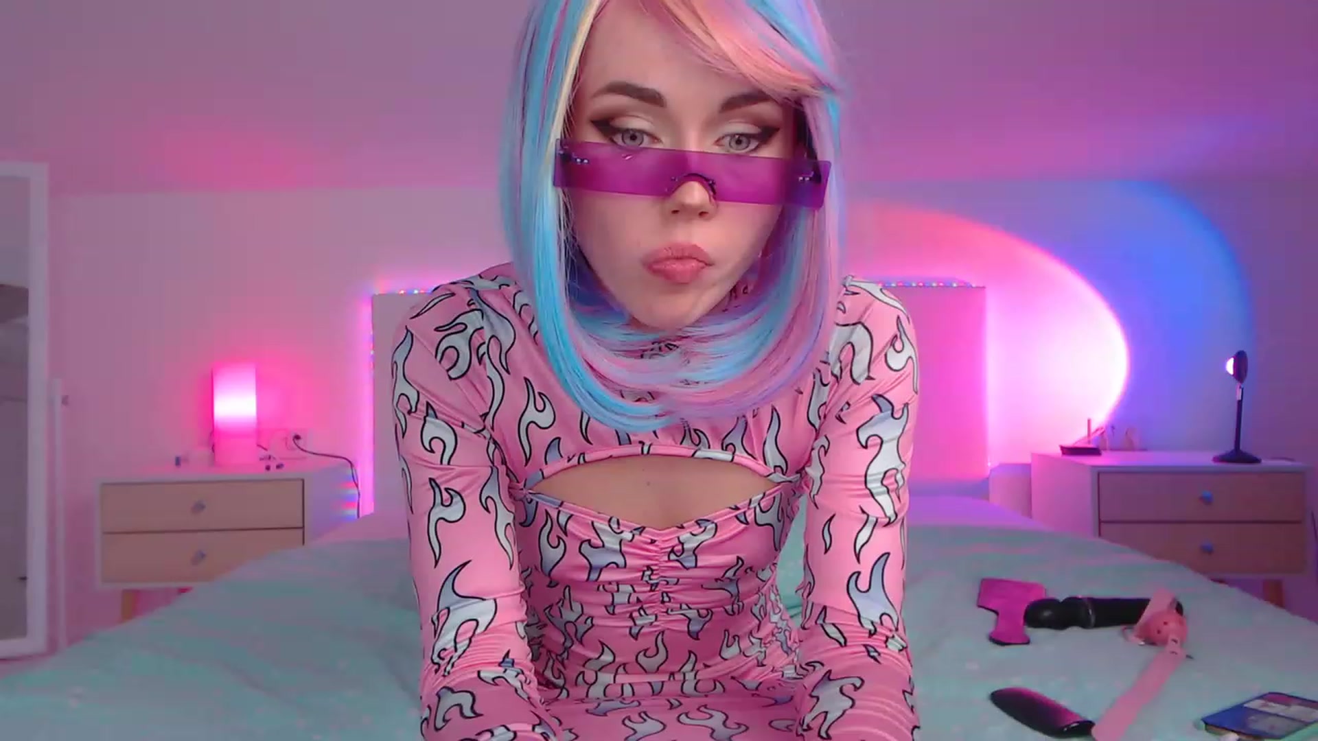 Gallery image thumbnail from Sarah_Pink's myfreecams stream on, 03/19/2023, 24:25 image 2 of 20
