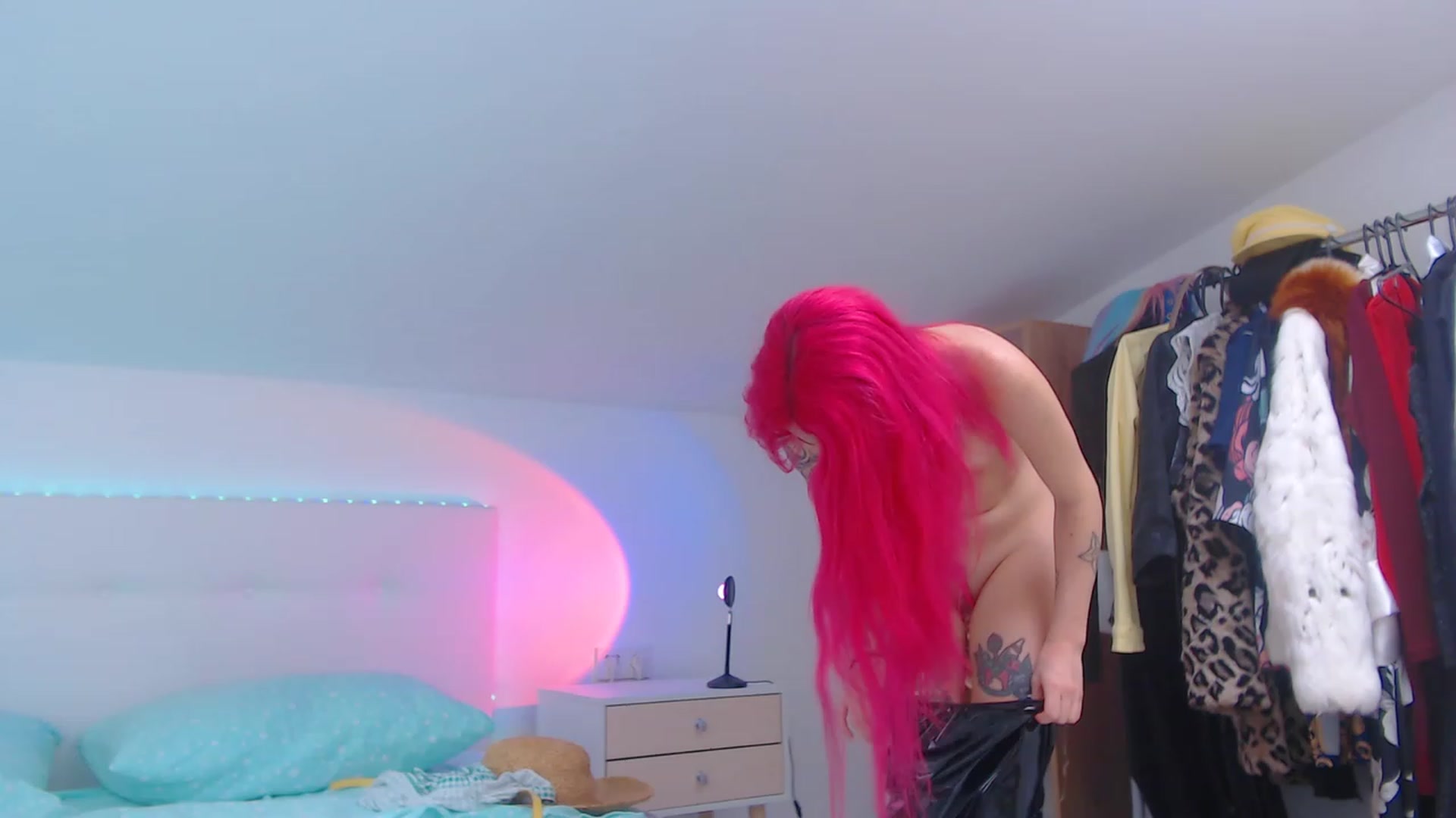 Gallery image thumbnail from Sarah_Pink's myfreecams stream on, 04/03/2023, 09:46 image 1 of 20