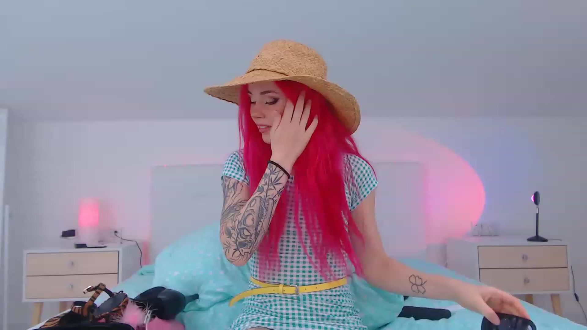 Gallery image thumbnail from Sarah_Pink's myfreecams stream on, 04/03/2023, 10:24 image 18 of 20