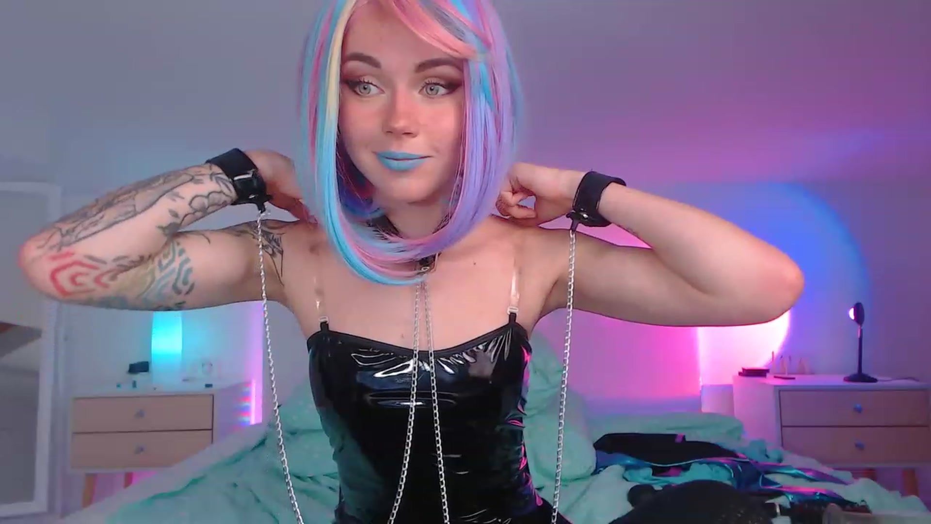 Gallery image thumbnail from Sarah_Pink's myfreecams stream on, 05/07/2023, 18:11 image 8 of 20