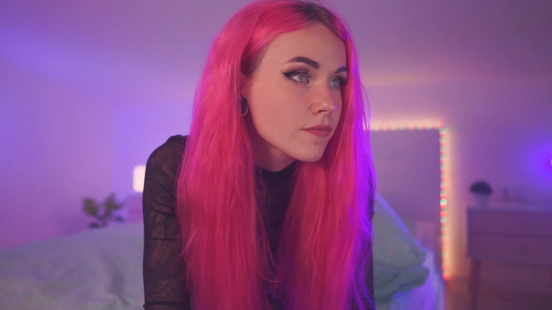Gallery image thumbnail from Sarah_Pink's myfreecams stream on, 05/19/2023, 19:16 image 7 of 20