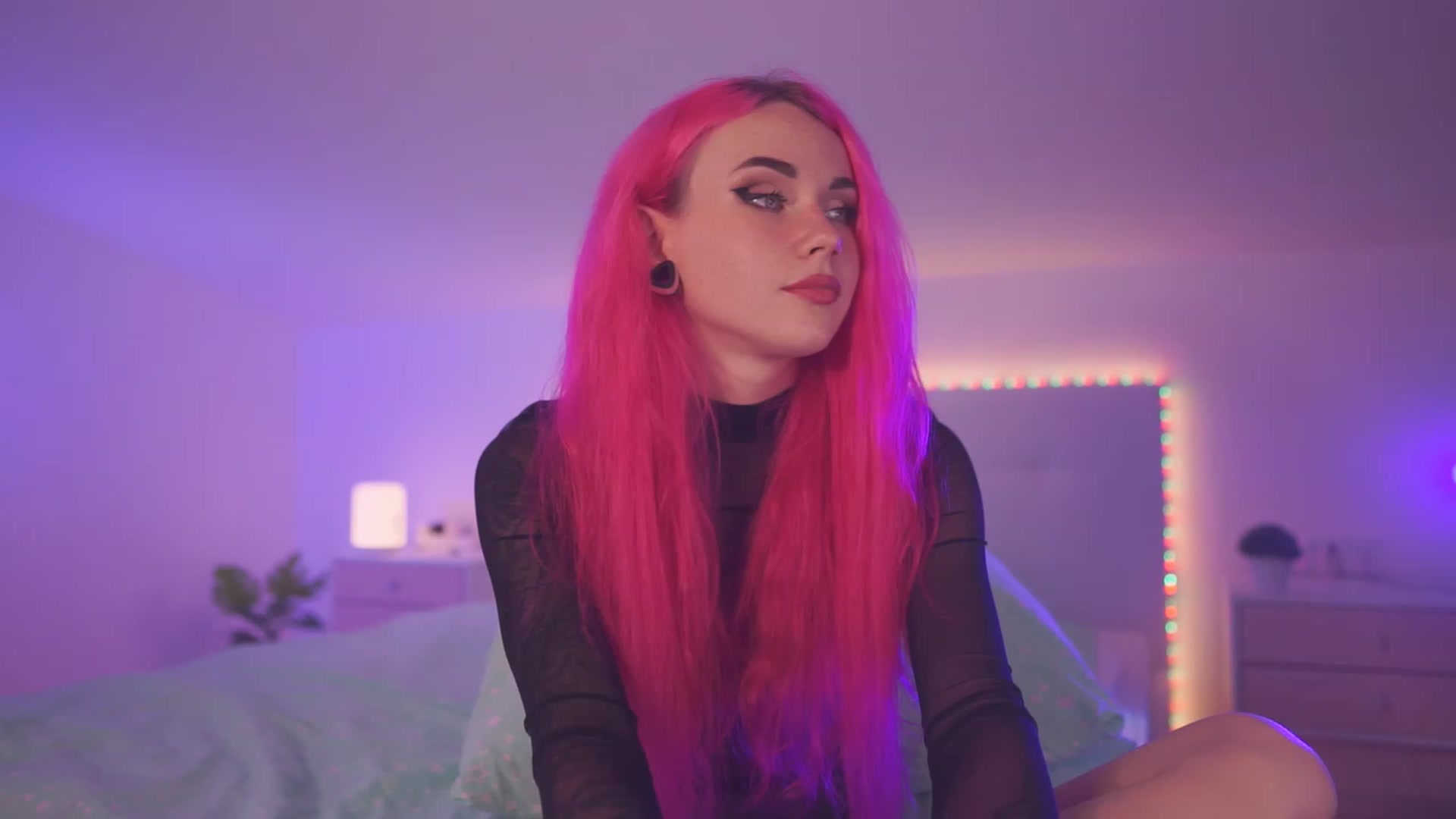 Gallery image thumbnail from Sarah_Pink's myfreecams stream on, 05/19/2023, 19:16 image 4 of 20