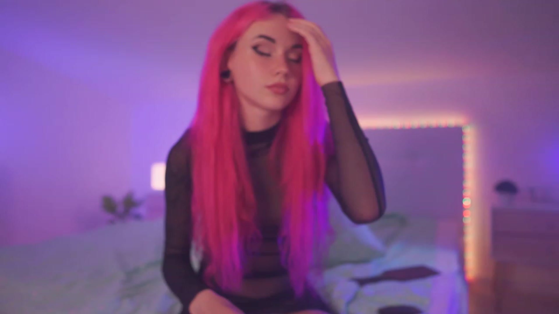Gallery image thumbnail from Sarah_Pink's myfreecams stream on, 05/19/2023, 19:16 image 16 of 20