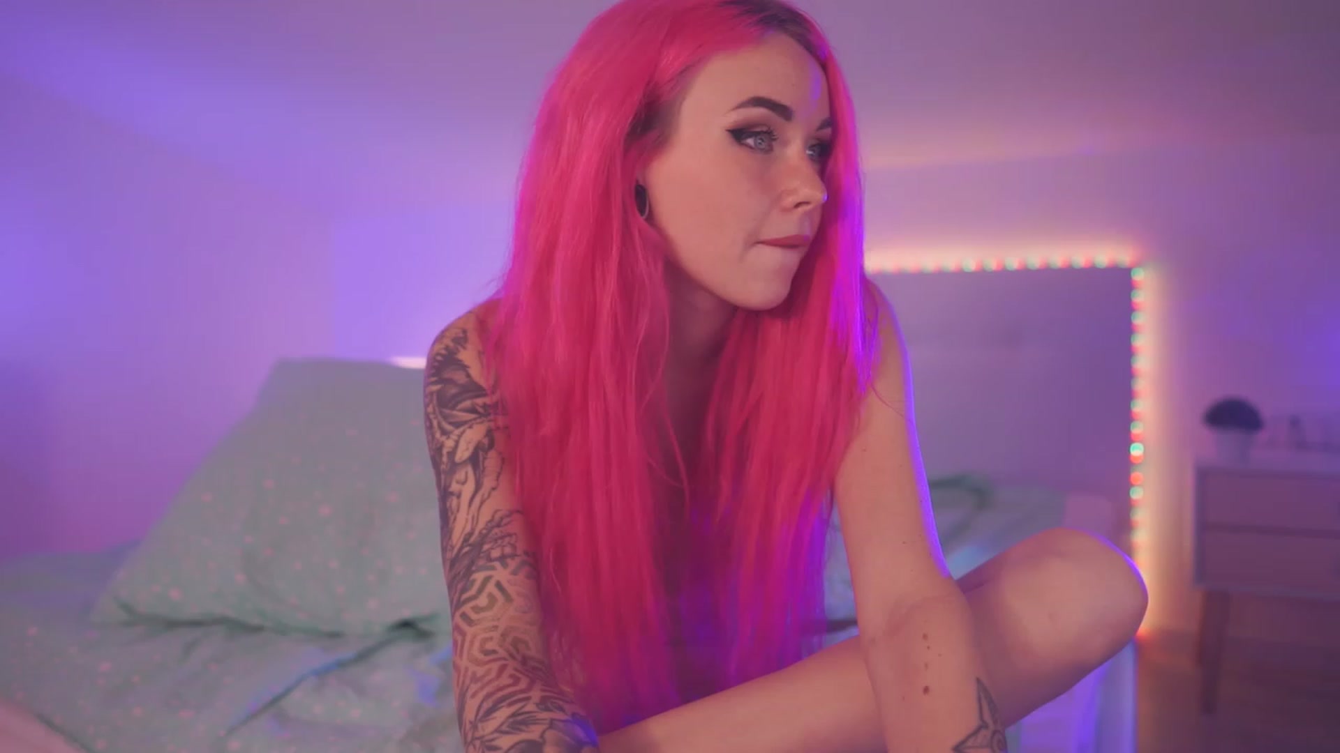 Gallery image thumbnail from Sarah_Pink's myfreecams stream on, 05/19/2023, 19:16 image 14 of 20