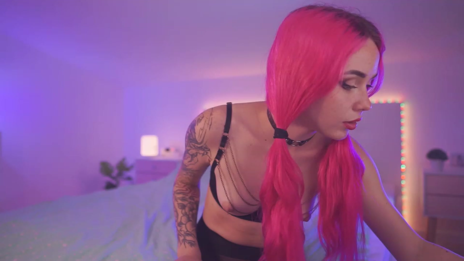 Gallery image thumbnail from Sarah_Pink's myfreecams stream on, 05/22/2023, 18:24 image 6 of 20