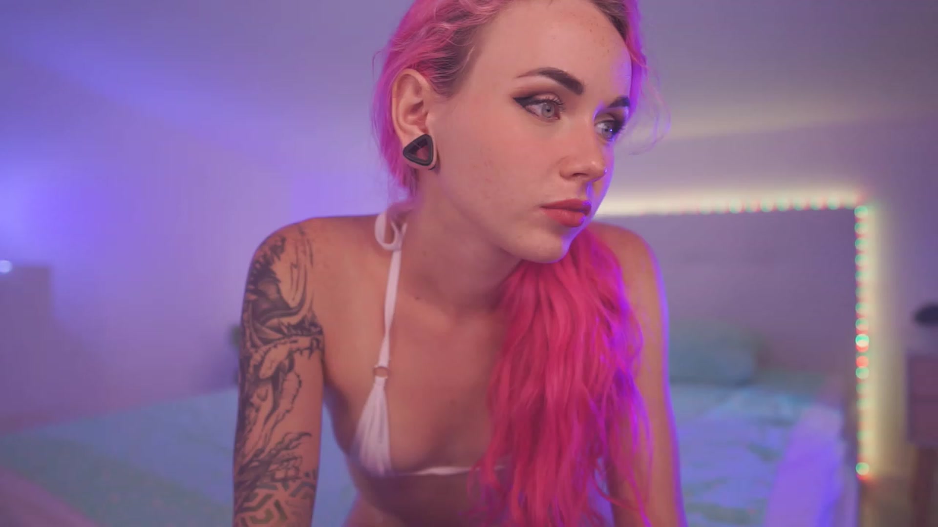 Gallery image thumbnail from Sarah_Pink's myfreecams stream on, 05/31/2023, 18:32 image 5 of 20