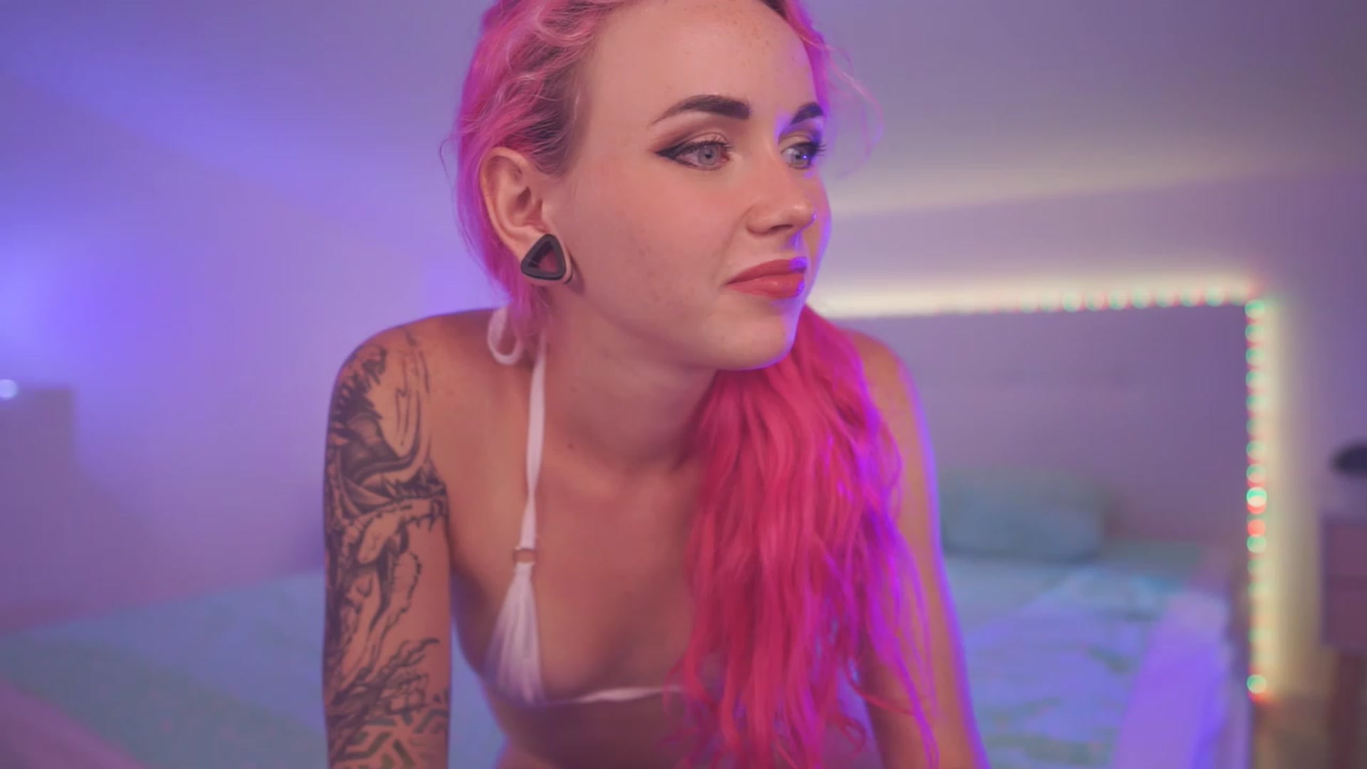 Gallery image thumbnail from Sarah_Pink's myfreecams stream on, 05/31/2023, 18:32 image 6 of 20