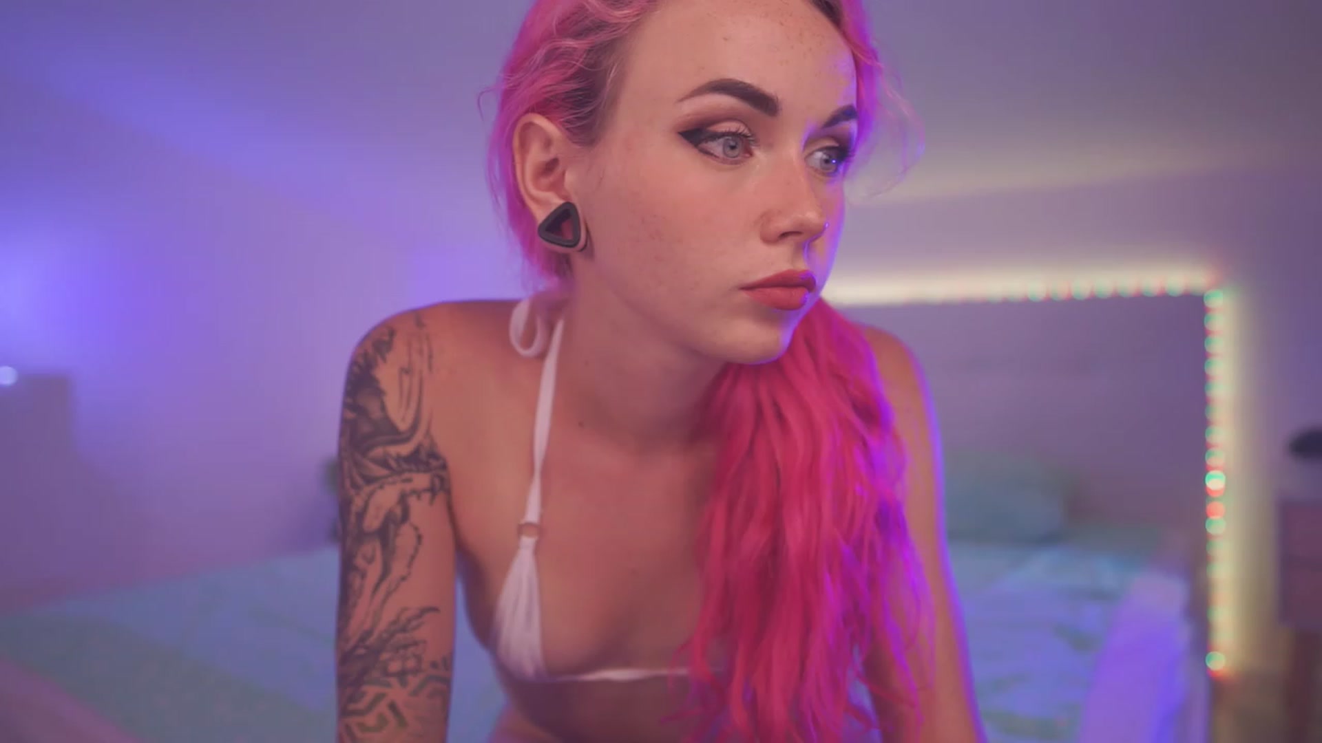 Gallery image thumbnail from Sarah_Pink's myfreecams stream on, 05/31/2023, 18:32 image 4 of 20