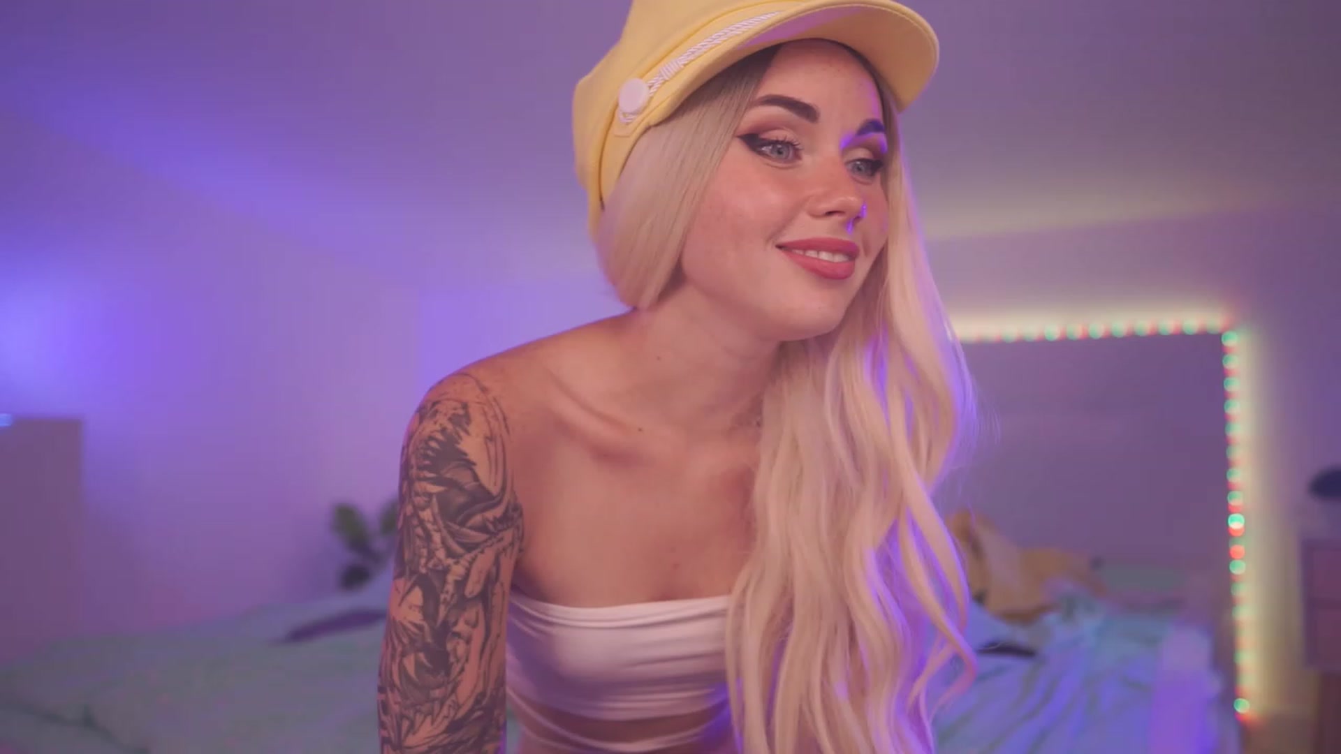 Gallery image thumbnail from Sarah_Pink's myfreecams stream on, 06/05/2023, 18:55 image 13 of 20