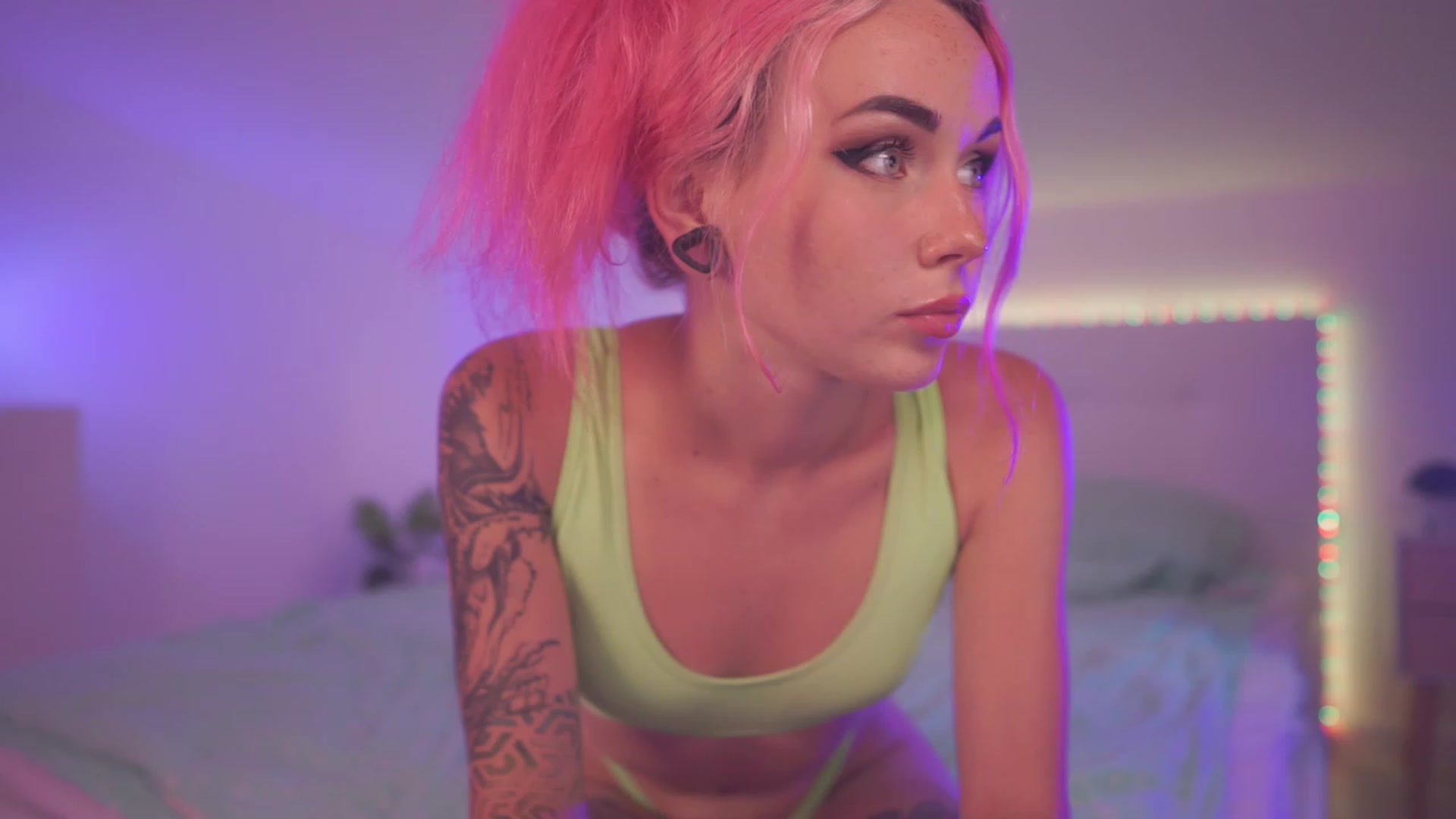 Gallery image thumbnail from Sarah_Pink's myfreecams stream on, 06/10/2023, 17:28 image 17 of 20