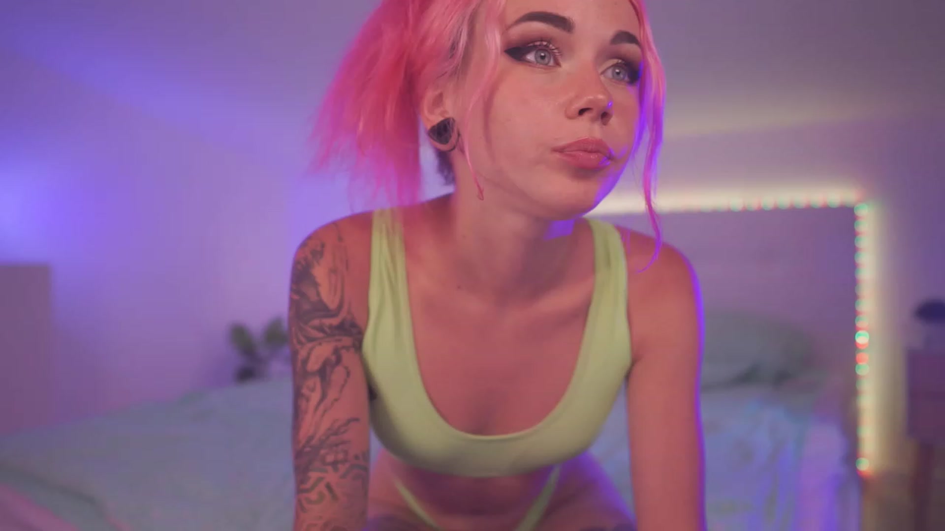 Gallery image thumbnail from Sarah_Pink's myfreecams stream on, 06/10/2023, 17:28 image 10 of 20