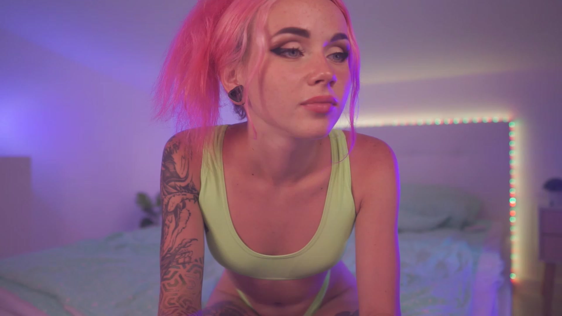 Gallery image thumbnail from Sarah_Pink's myfreecams stream on, 06/10/2023, 17:28 image 4 of 20