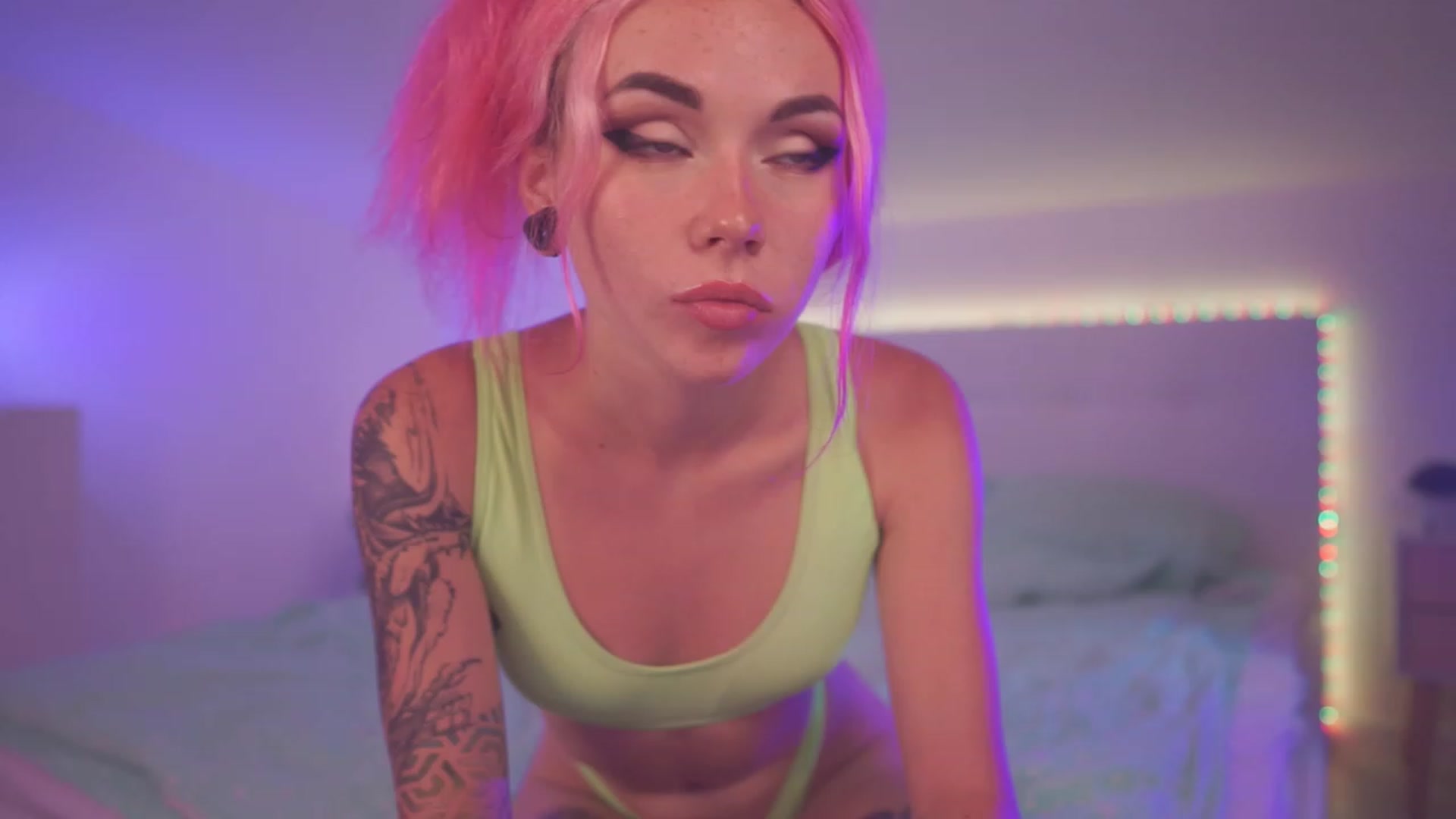Gallery image thumbnail from Sarah_Pink's myfreecams stream on, 06/10/2023, 17:28 image 15 of 20