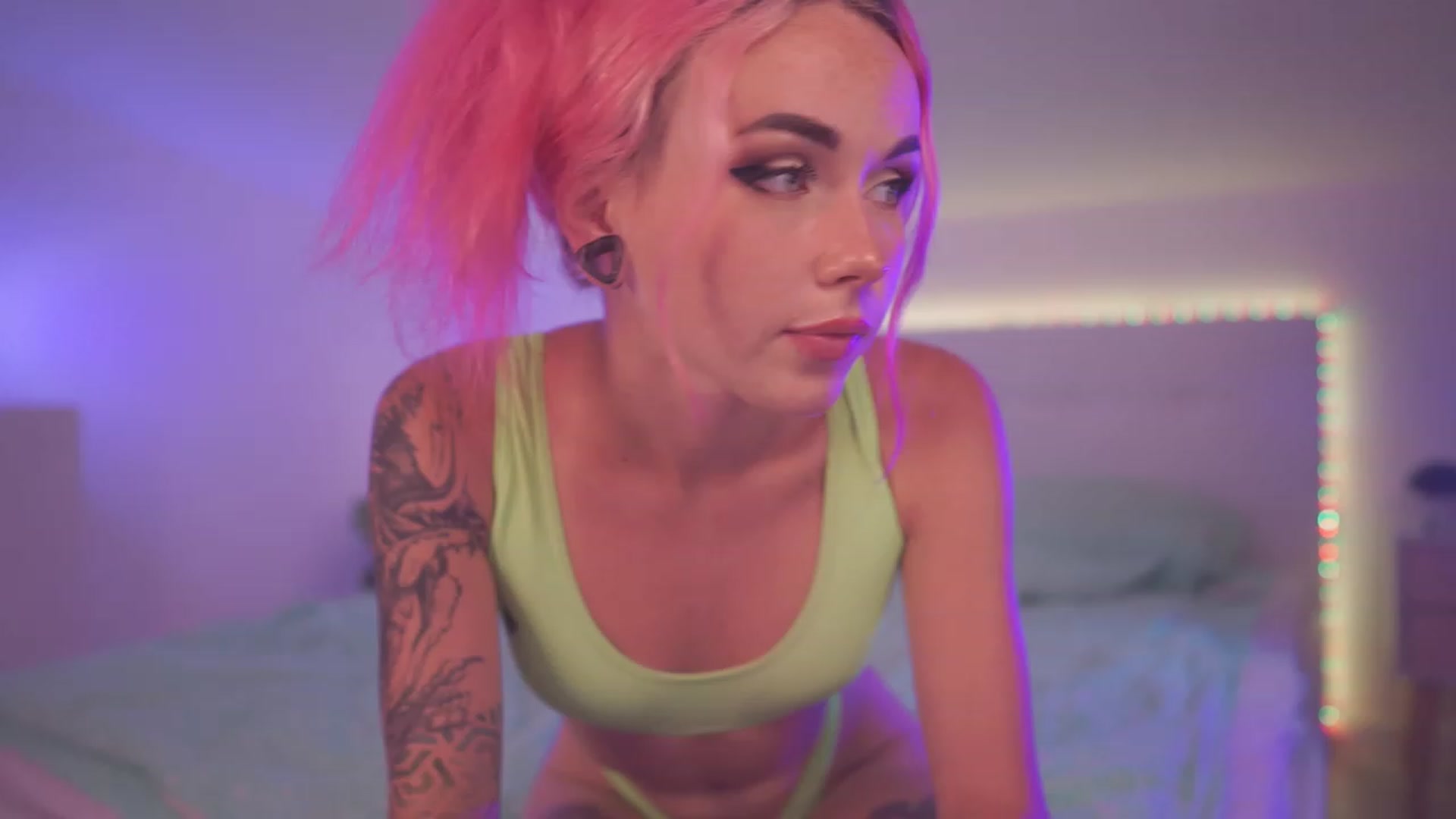 Gallery image thumbnail from Sarah_Pink's myfreecams stream on, 06/10/2023, 17:28 image 13 of 20