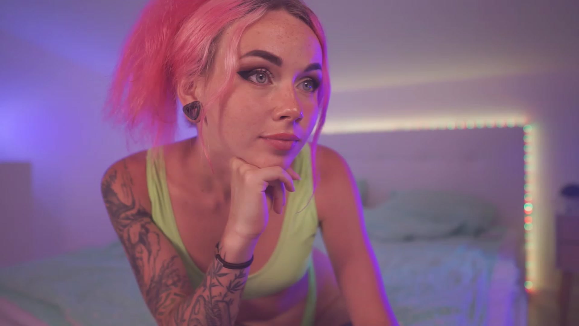 Gallery image thumbnail from Sarah_Pink's myfreecams stream on, 06/10/2023, 17:28 image 19 of 20