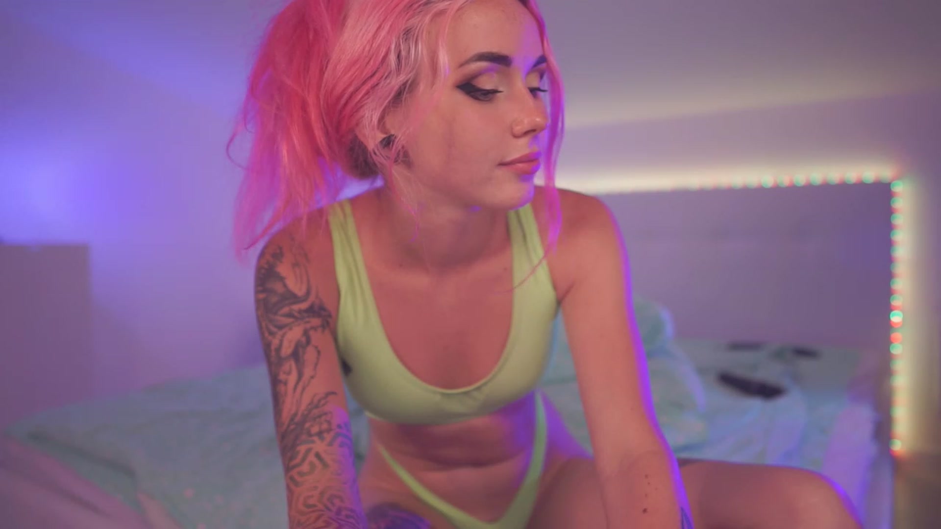 Gallery image thumbnail from Sarah_Pink's myfreecams stream on, 06/10/2023, 20:43 image 14 of 20
