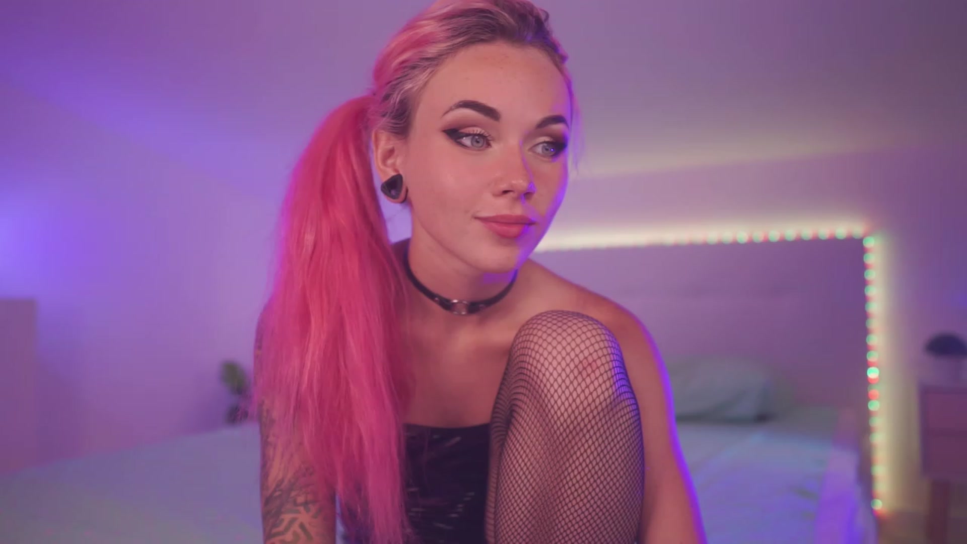 Gallery image thumbnail from Sarah_Pink's myfreecams stream on, 06/12/2023, 18:09 image 3 of 20