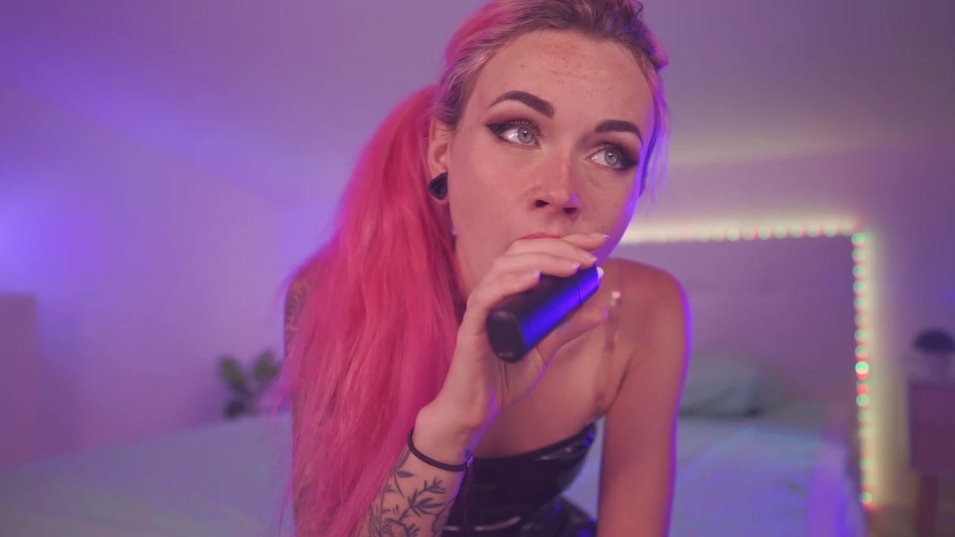 Gallery image thumbnail from Sarah_Pink's myfreecams stream on, 06/12/2023, 18:09 image 8 of 20