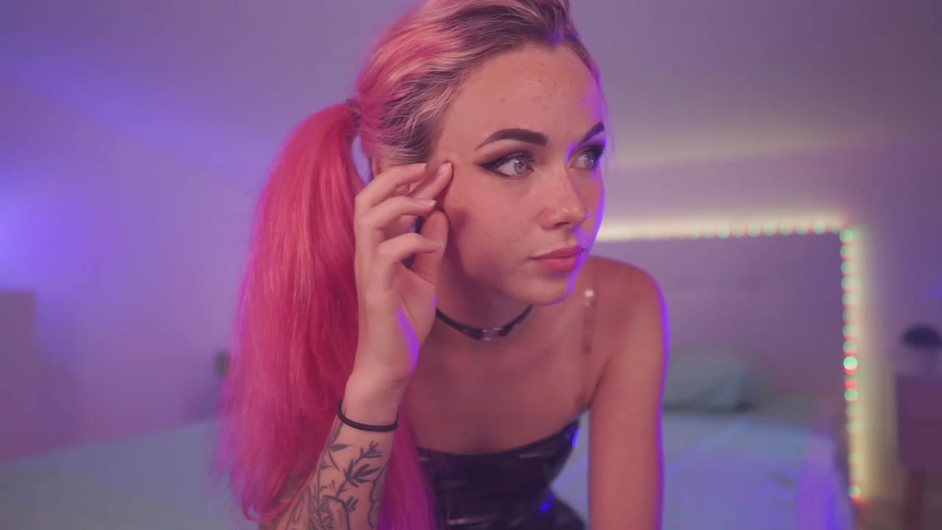 Gallery image thumbnail from Sarah_Pink's myfreecams stream on, 06/12/2023, 18:09 image 12 of 20