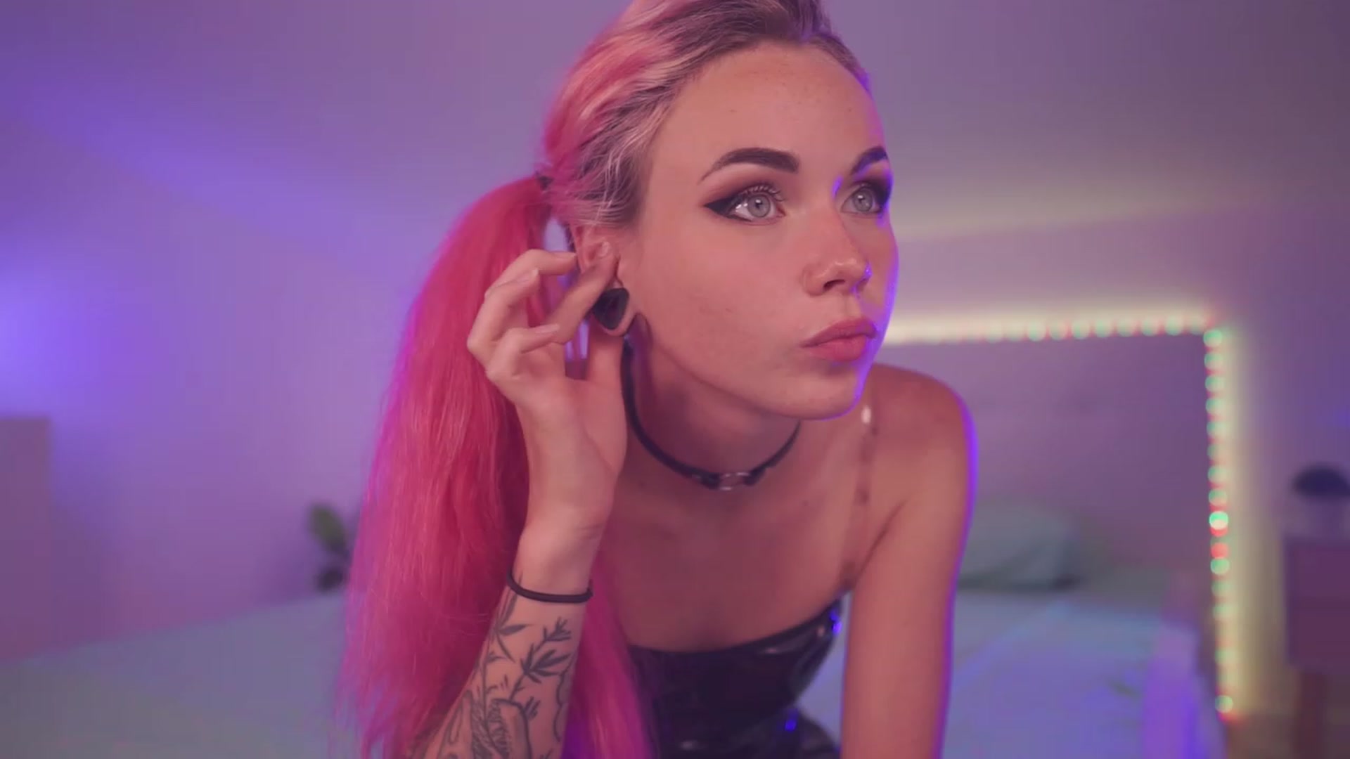 Gallery image thumbnail from Sarah_Pink's myfreecams stream on, 06/12/2023, 18:09 image 14 of 20