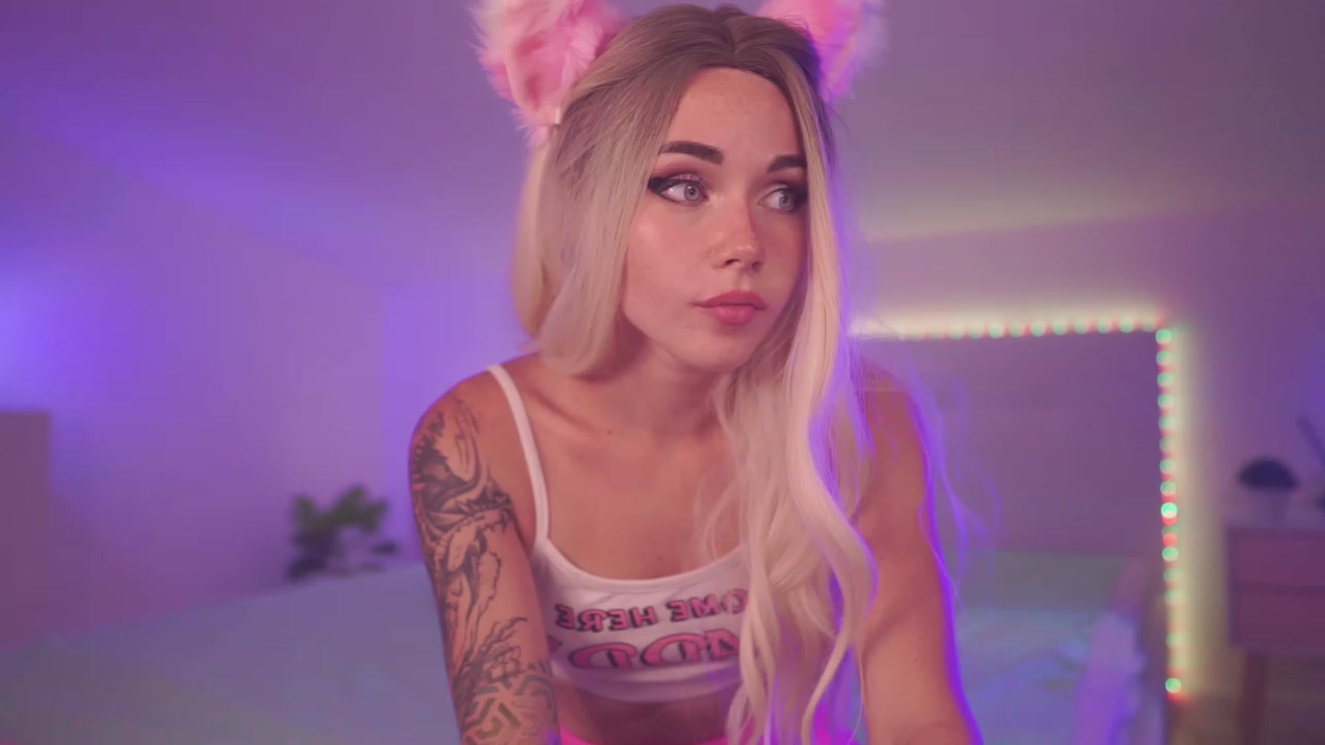 Gallery image thumbnail from Sarah_Pink's myfreecams stream on, 06/13/2023, 19:49 image 3 of 20
