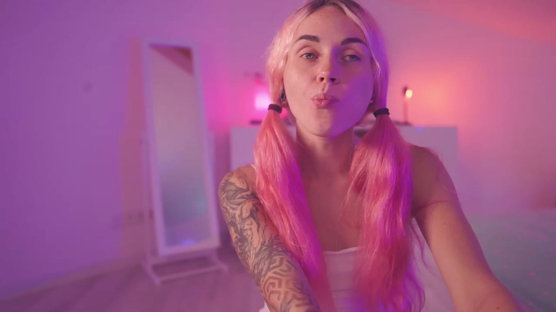 Gallery image thumbnail from Sarah_Pink's myfreecams stream on, 06/15/2023, 18:08 image 15 of 20
