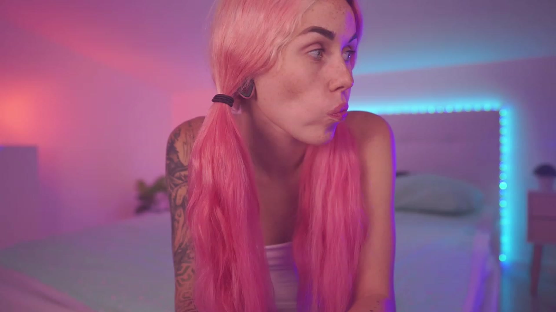 Gallery image thumbnail from Sarah_Pink's myfreecams stream on, 06/15/2023, 18:08 image 3 of 20