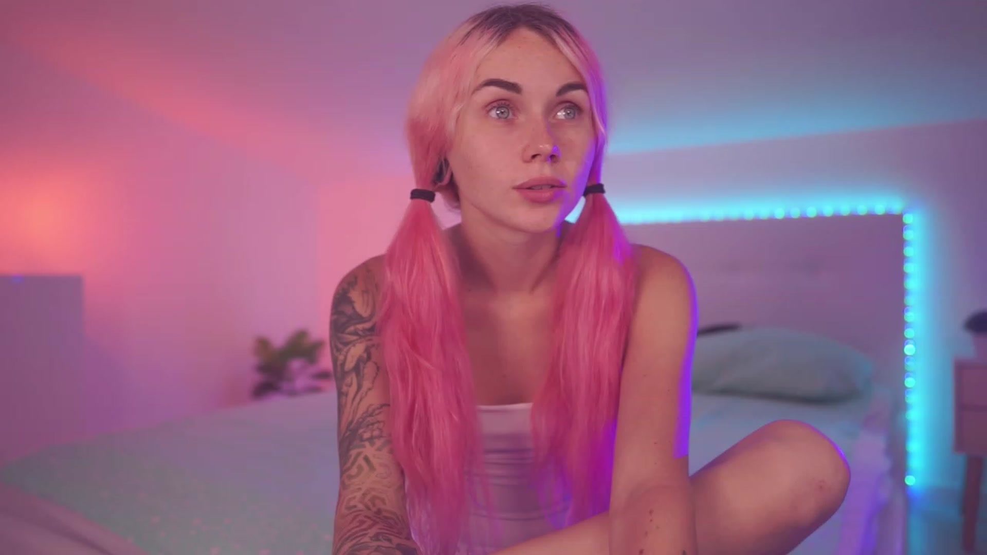 Gallery image thumbnail from Sarah_Pink's myfreecams stream on, 06/15/2023, 19:15 image 5 of 20