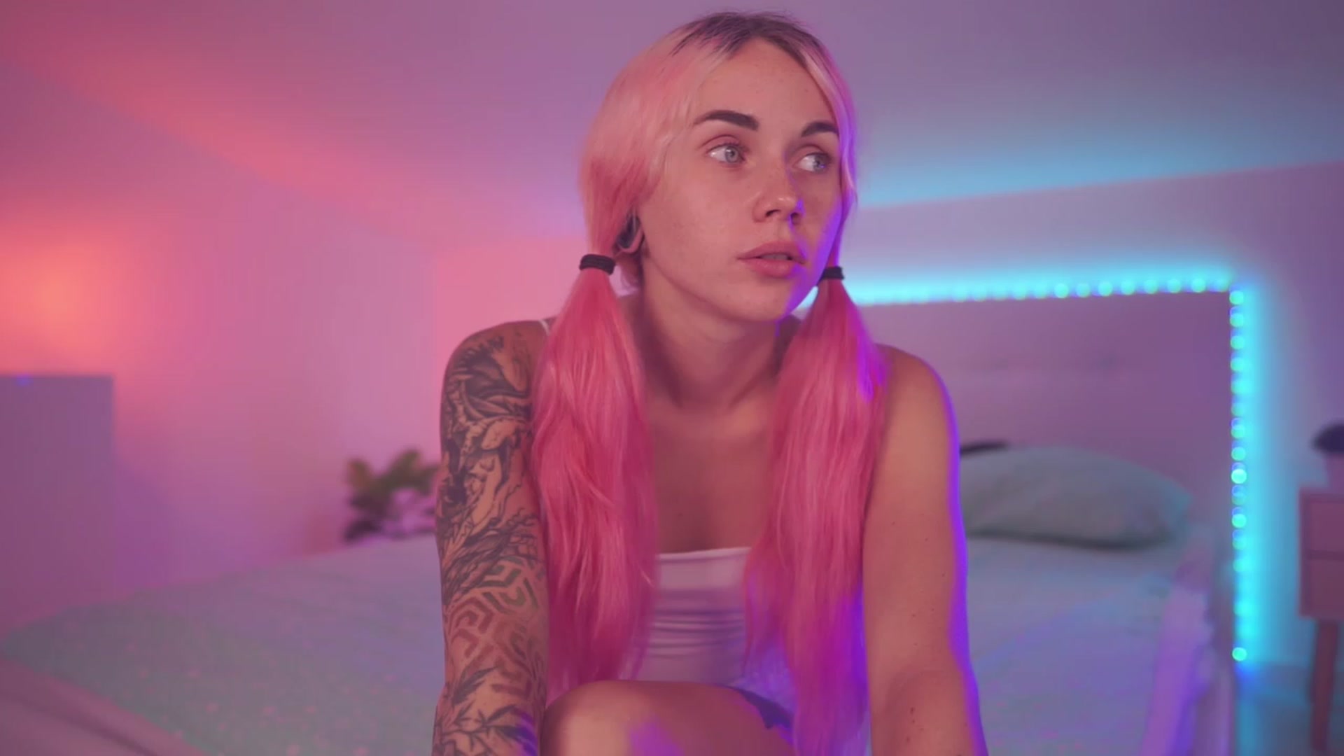 Gallery image thumbnail from Sarah_Pink's myfreecams stream on, 06/15/2023, 19:15 image 4 of 20