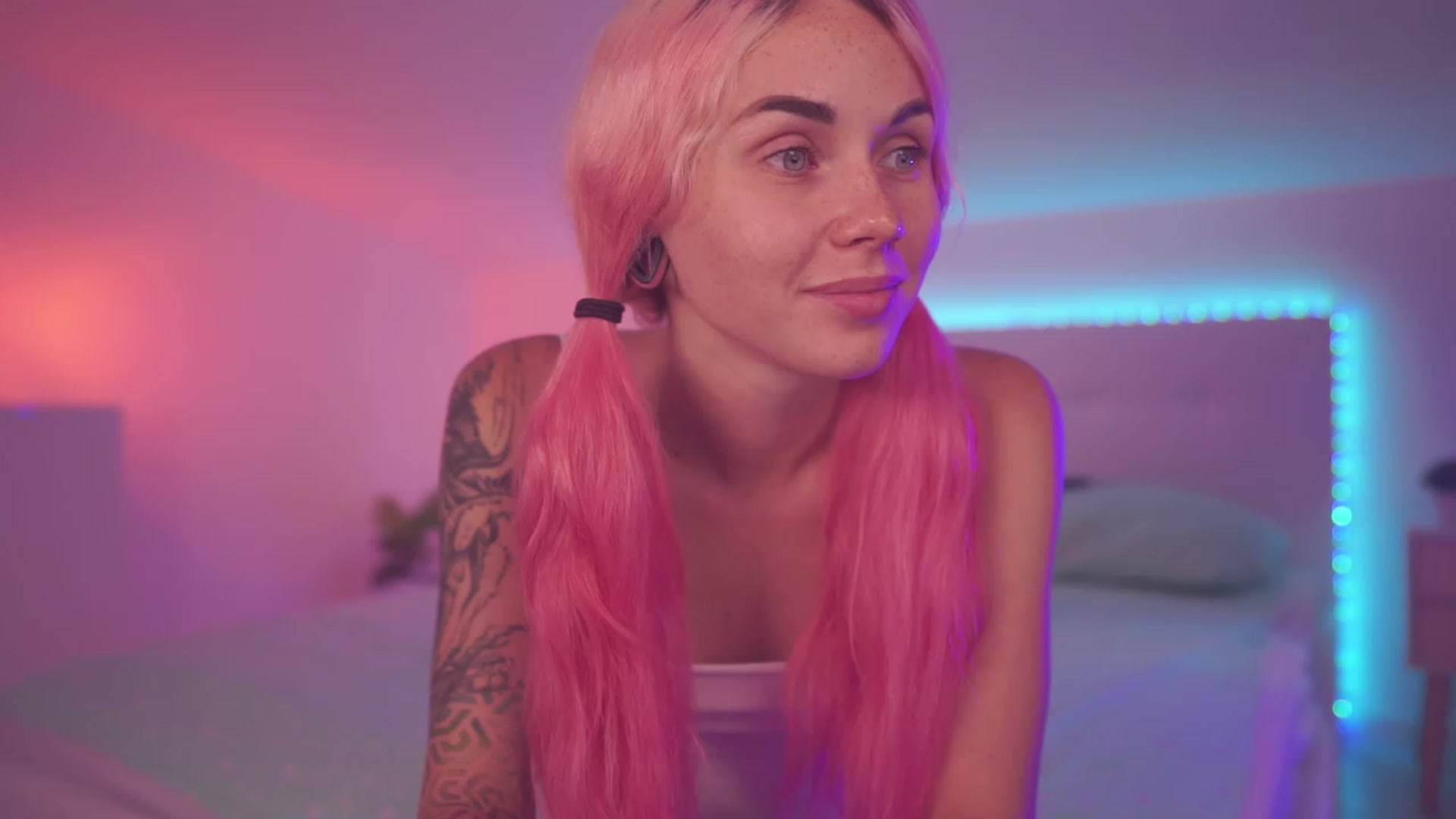 Gallery image thumbnail from Sarah_Pink's myfreecams stream on, 06/15/2023, 19:15 image 3 of 20