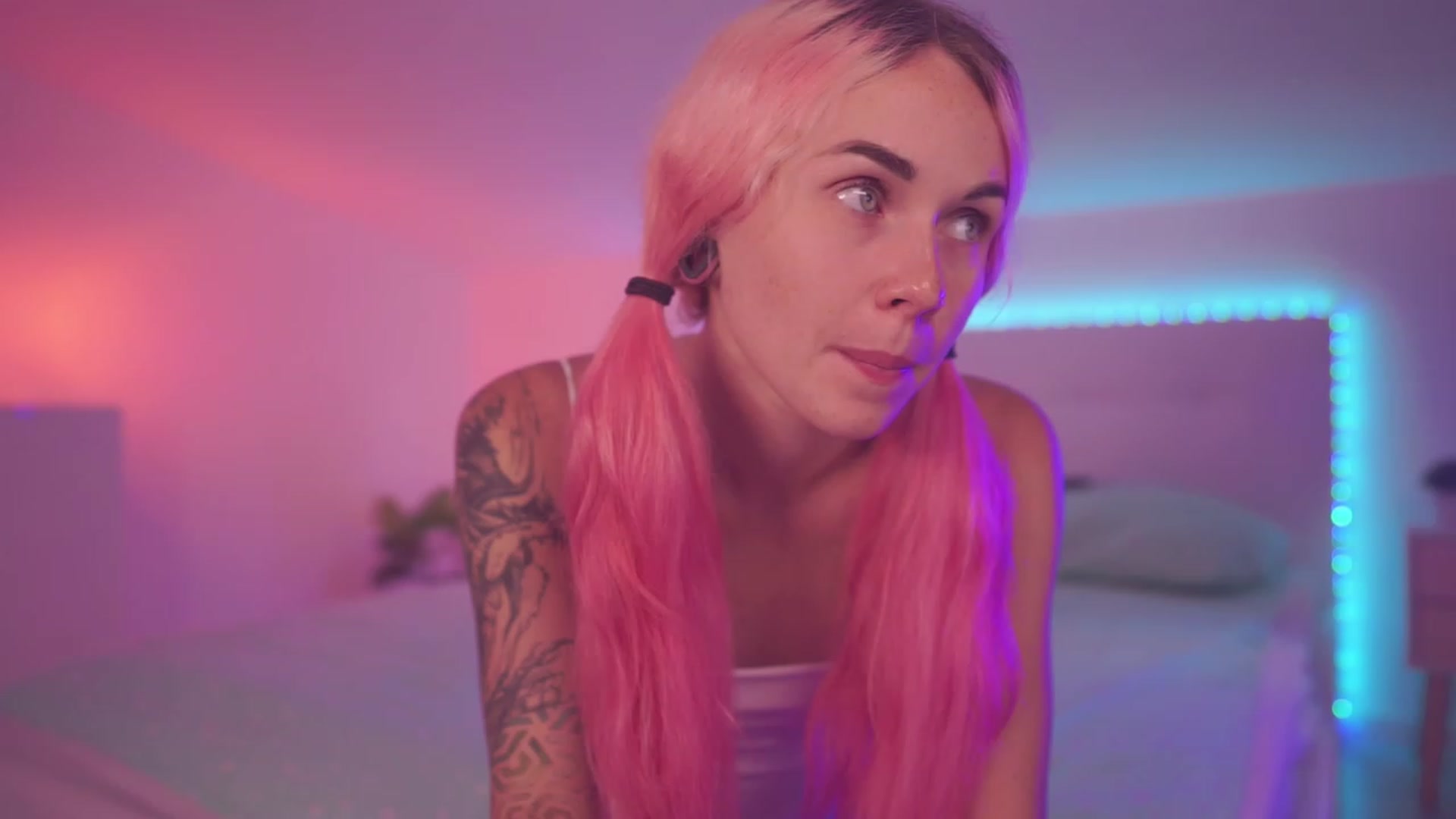 Gallery image thumbnail from Sarah_Pink's myfreecams stream on, 06/15/2023, 19:15 image 2 of 20
