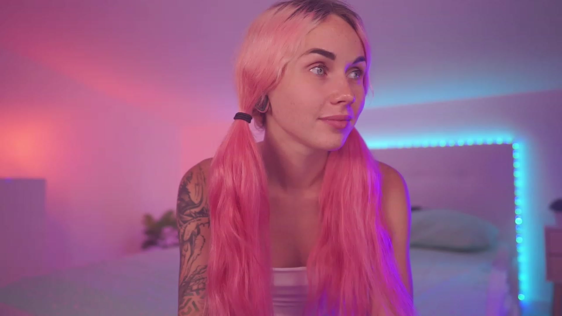 Gallery image thumbnail from Sarah_Pink's myfreecams stream on, 06/15/2023, 19:15 image 1 of 20