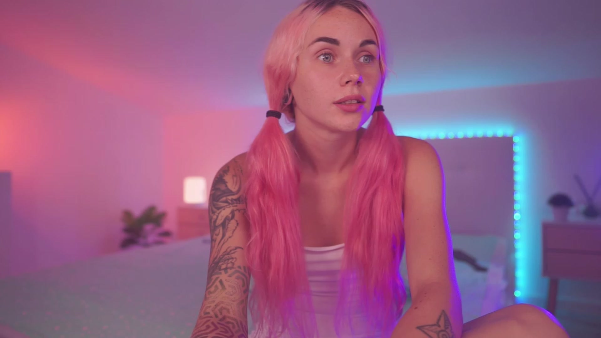 Gallery image thumbnail from Sarah_Pink's myfreecams stream on, 06/15/2023, 20:06 image 9 of 20