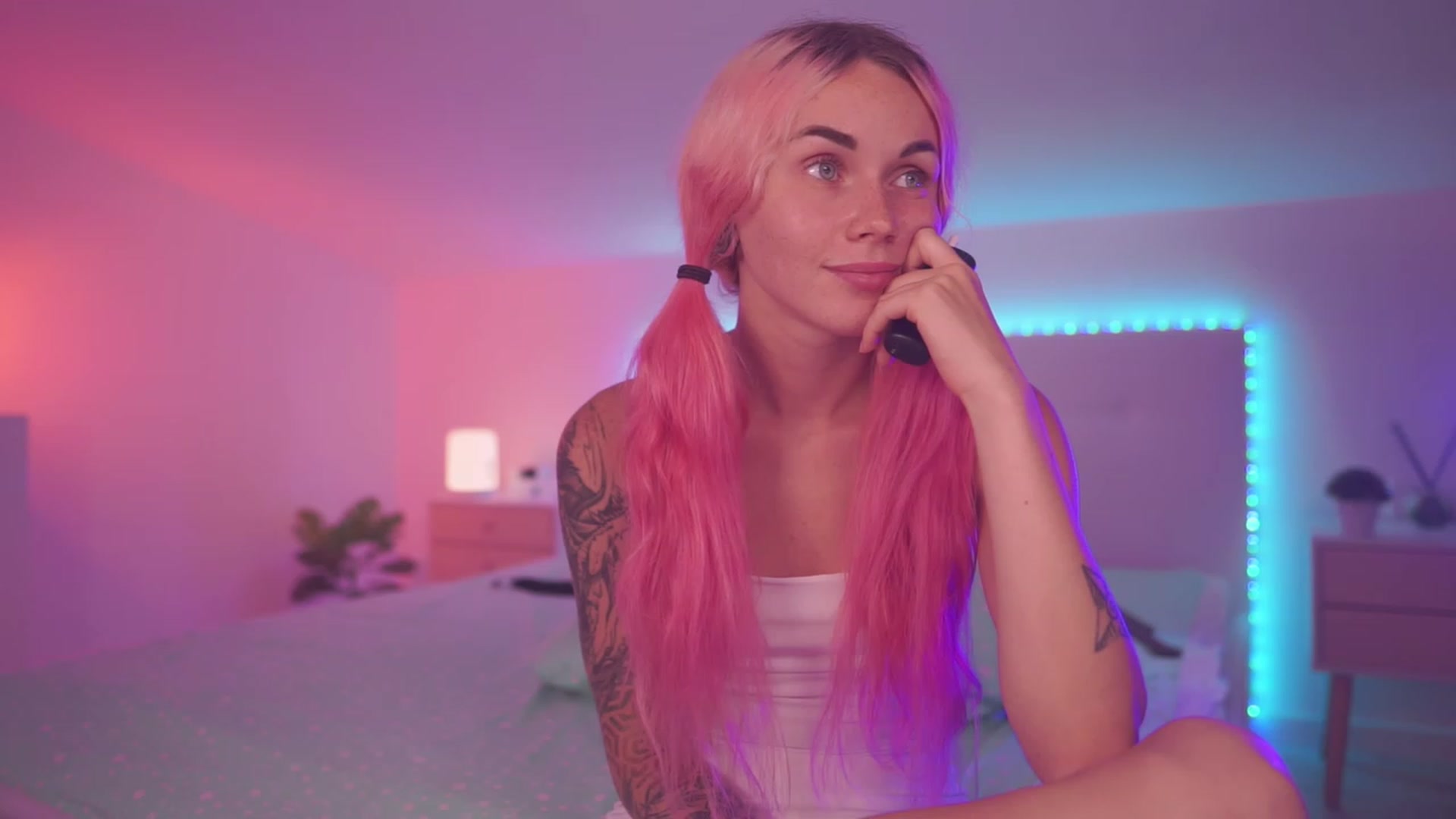 Gallery image thumbnail from Sarah_Pink's myfreecams stream on, 06/15/2023, 20:06 image 14 of 20