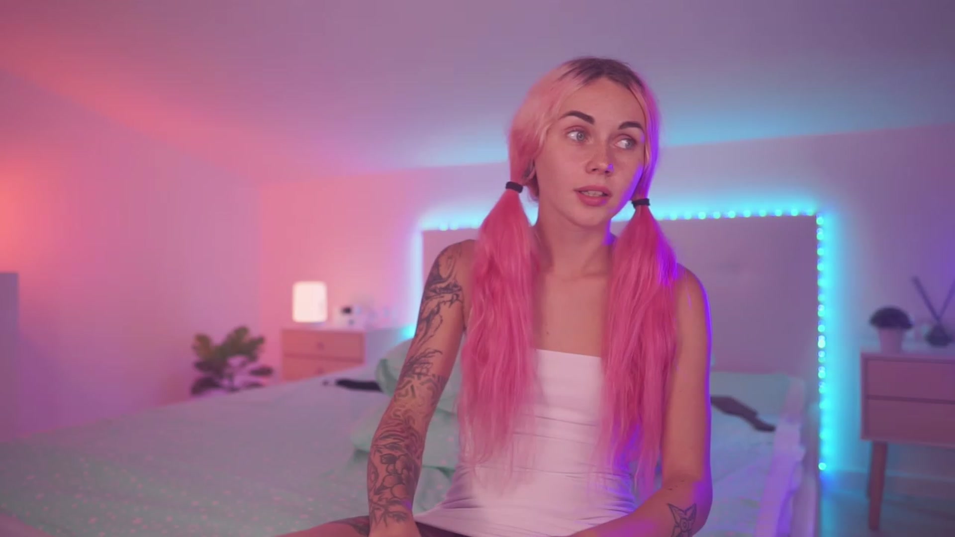 Gallery image thumbnail from Sarah_Pink's myfreecams stream on, 06/15/2023, 20:06 image 17 of 20