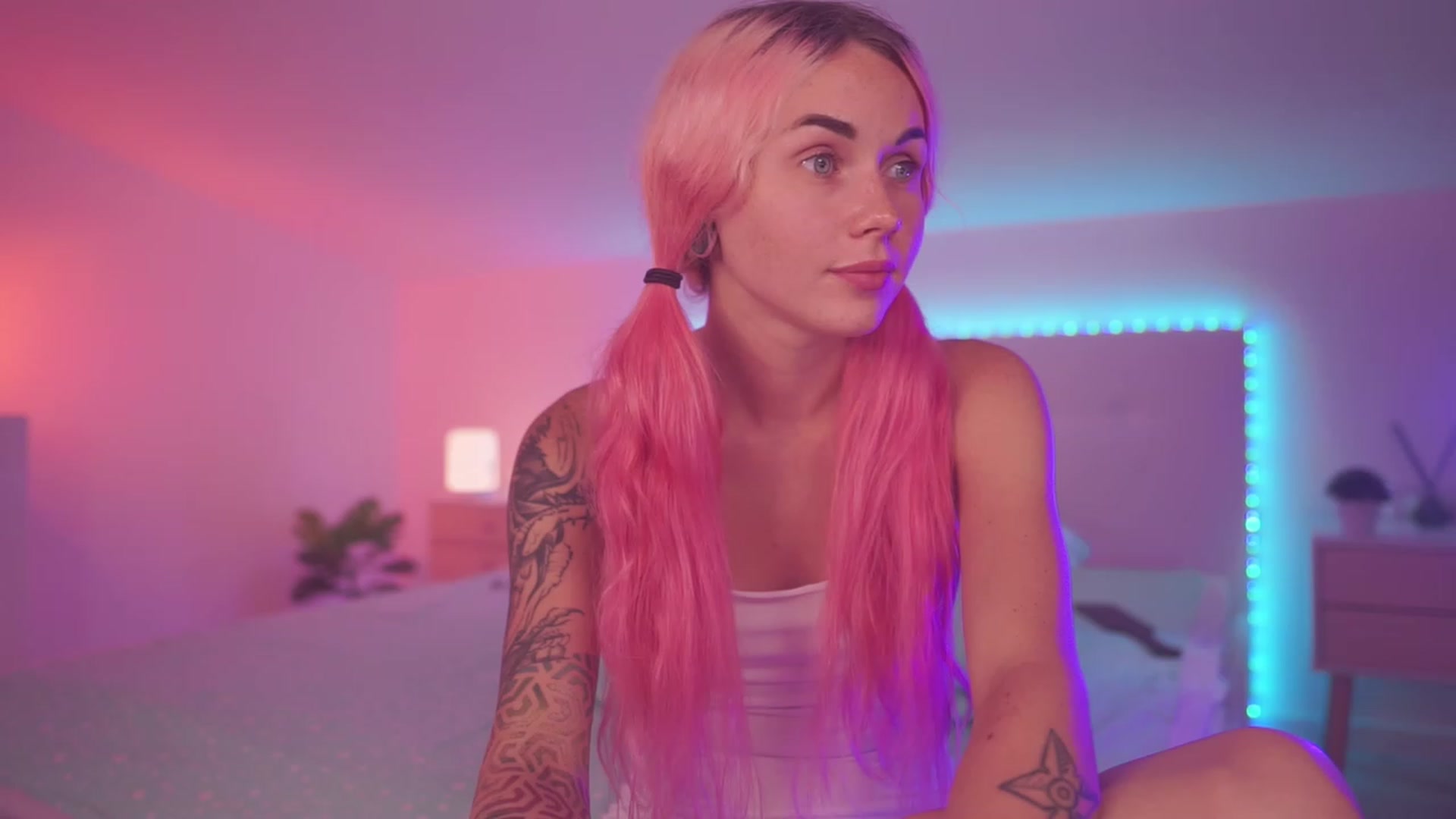 Gallery image thumbnail from Sarah_Pink's myfreecams stream on, 06/15/2023, 20:06 image 12 of 20