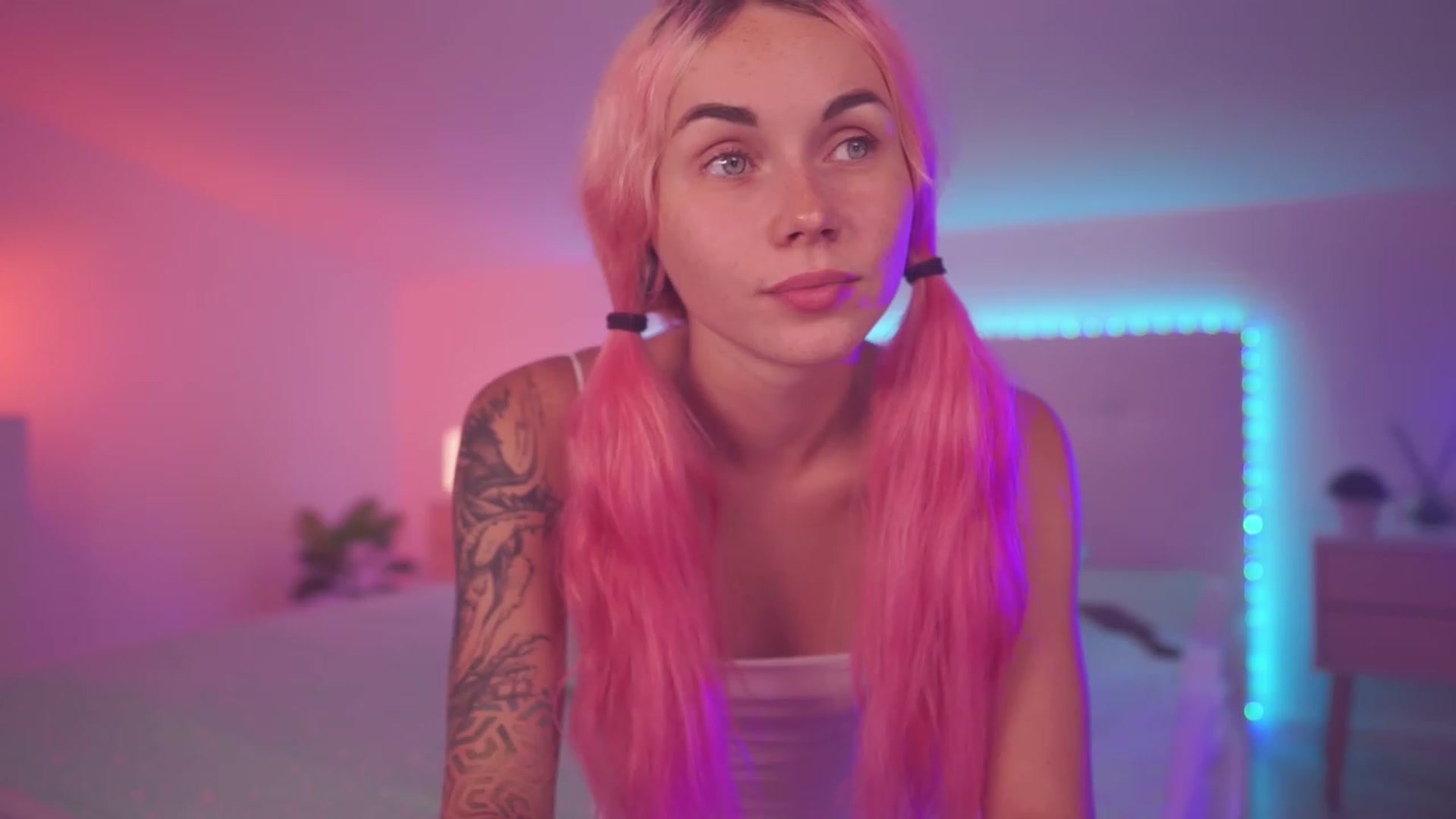 Gallery image thumbnail from Sarah_Pink's myfreecams stream on, 06/15/2023, 20:06 image 19 of 20