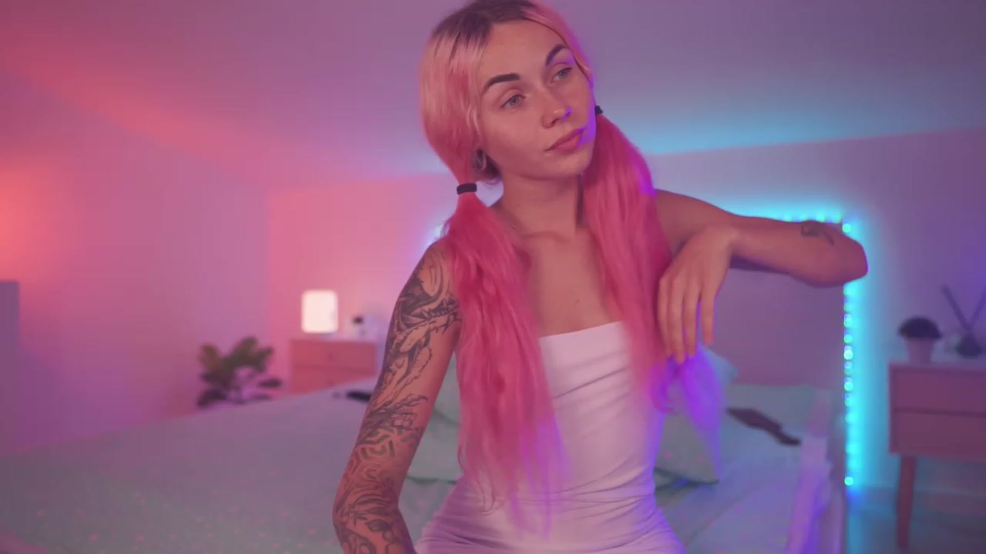 Gallery image thumbnail from Sarah_Pink's myfreecams stream on, 06/15/2023, 20:06 image 18 of 20