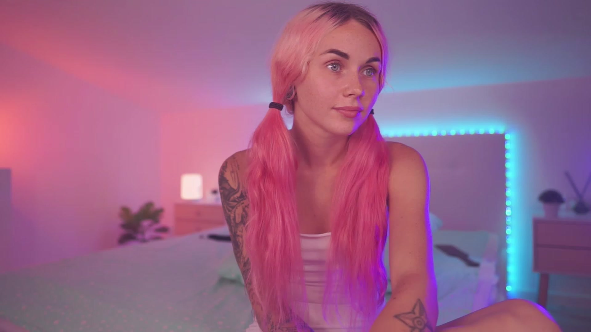 Gallery image thumbnail from Sarah_Pink's myfreecams stream on, 06/15/2023, 20:06 image 10 of 20